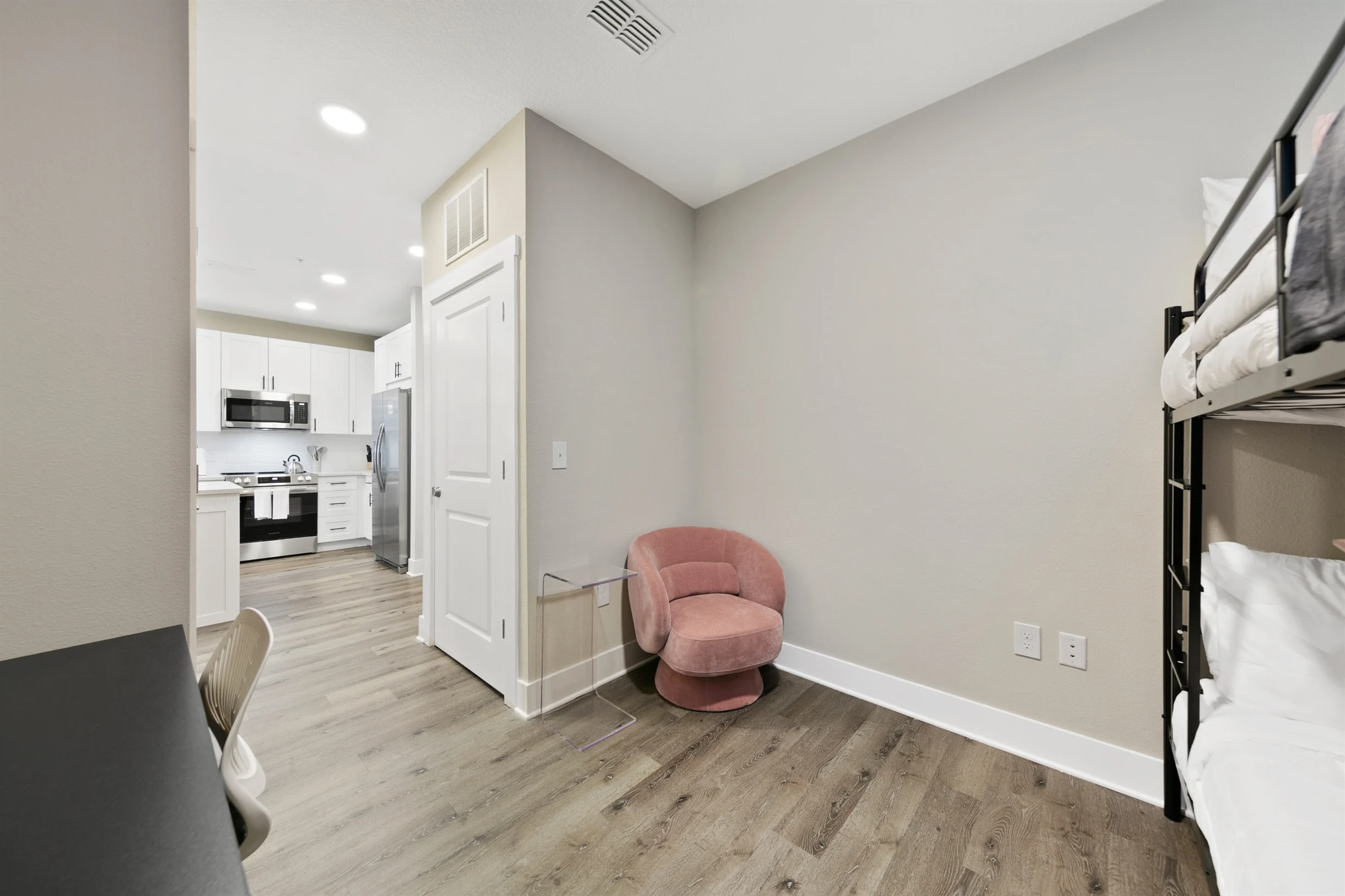 Luxury Tropical 1BR/1BA with Pool & Gym #8