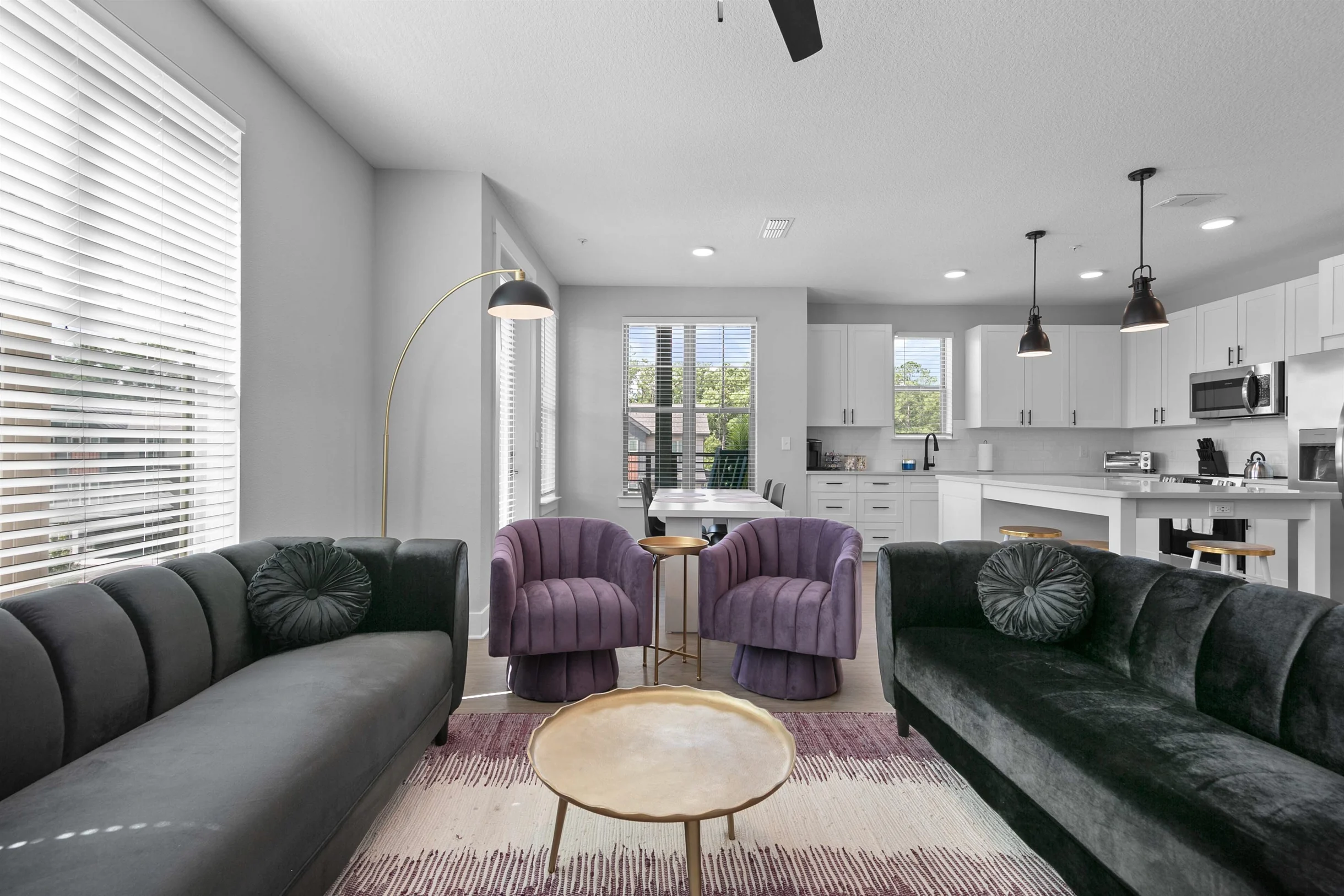 The Flamingo: Lush 2BR/2BA with Pool & Gym #49