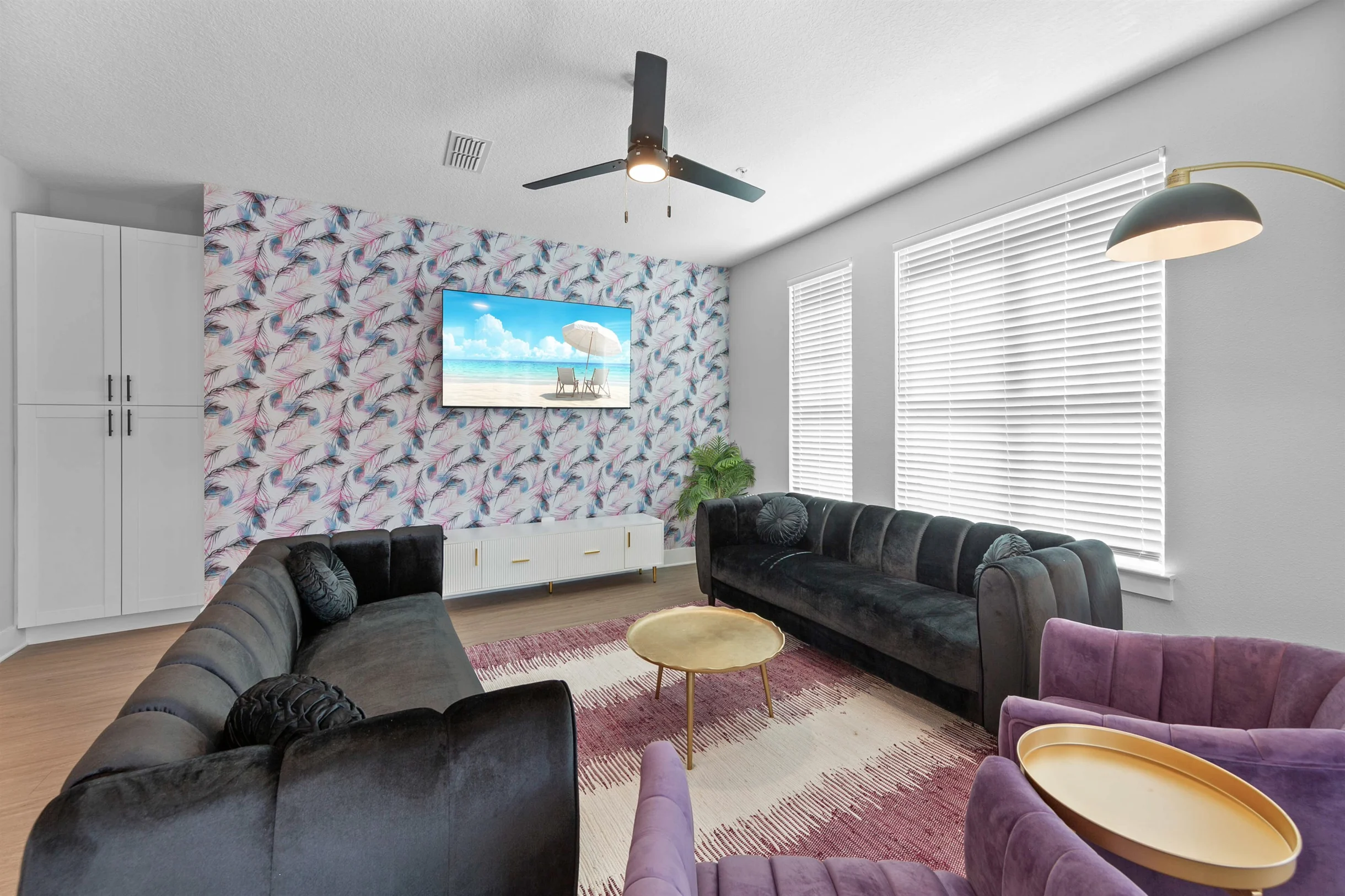 The Flamingo: Lush 2BR/2BA with Pool & Gym #44