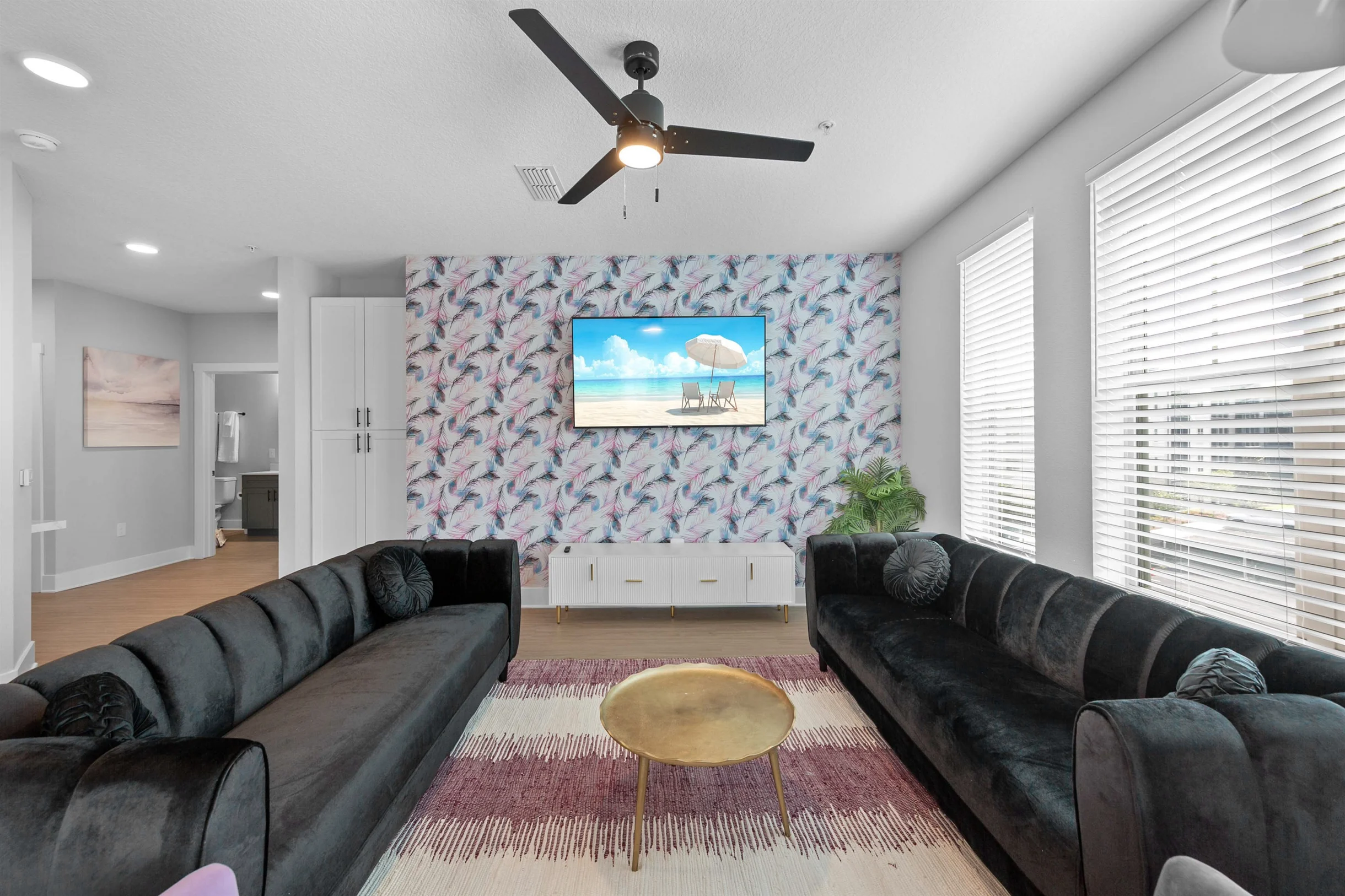 The Flamingo: Lush 2BR/2BA with Pool & Gym #52