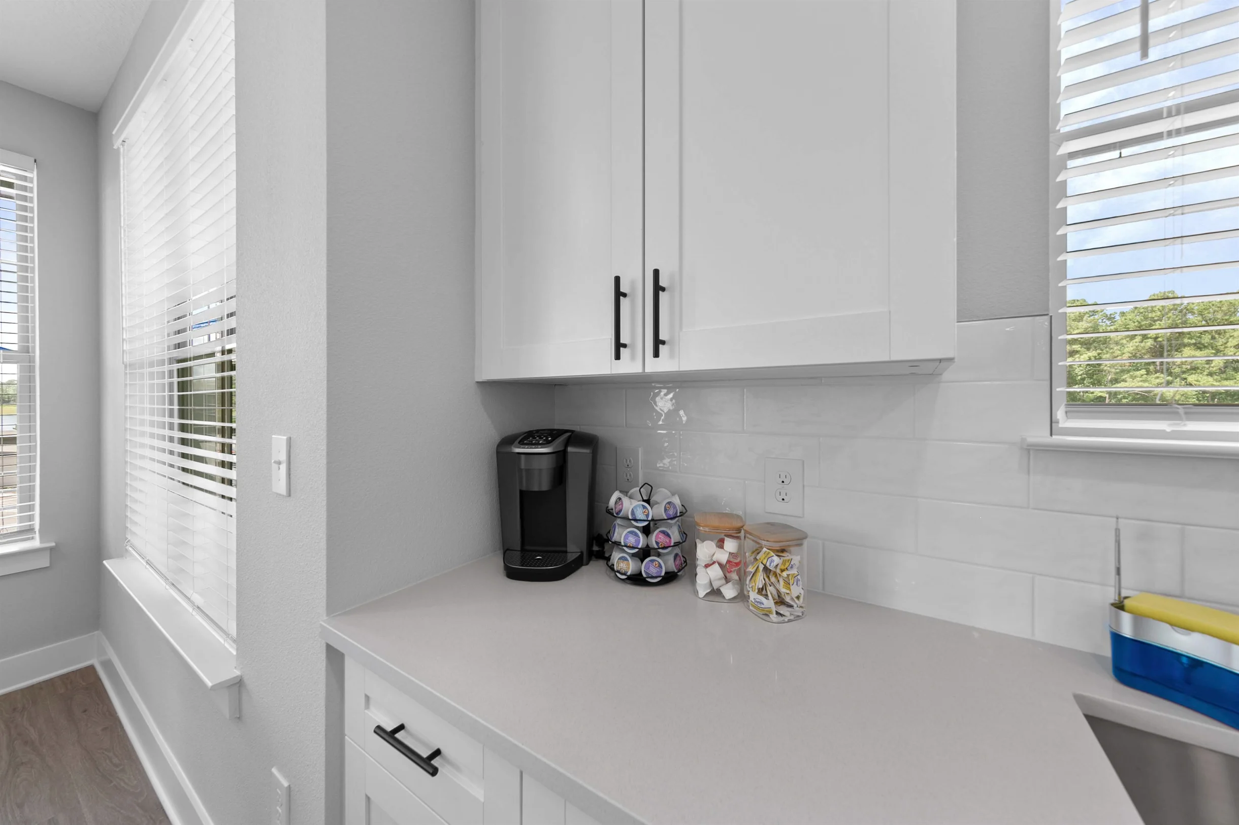 The Flamingo: Lush 2BR/2BA with Pool & Gym #62