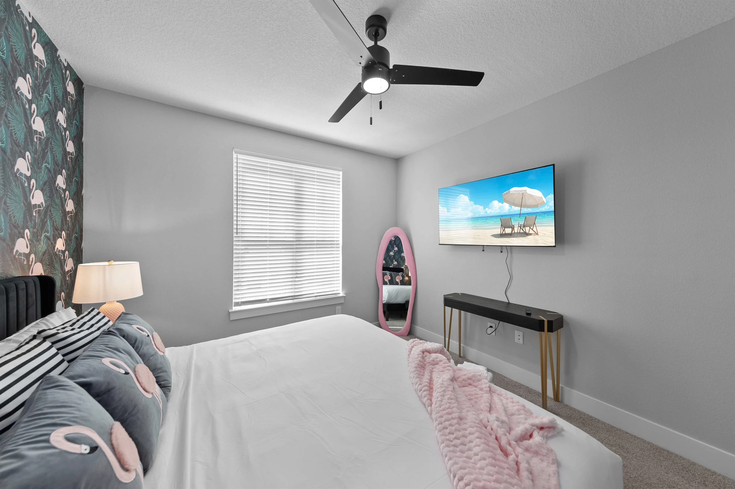 The Flamingo: Lush 2BR/2BA with Pool & Gym #30