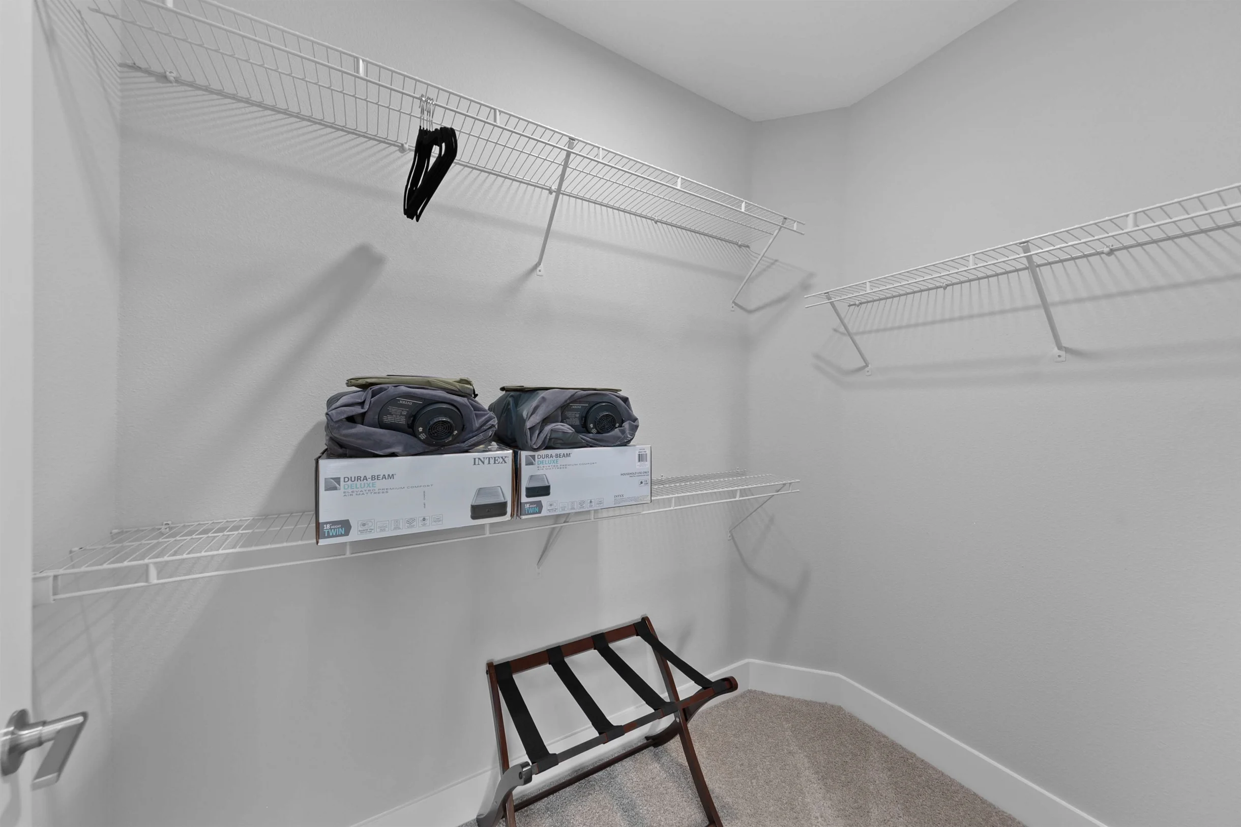 The Flamingo: Lush 2BR/2BA with Pool & Gym #68