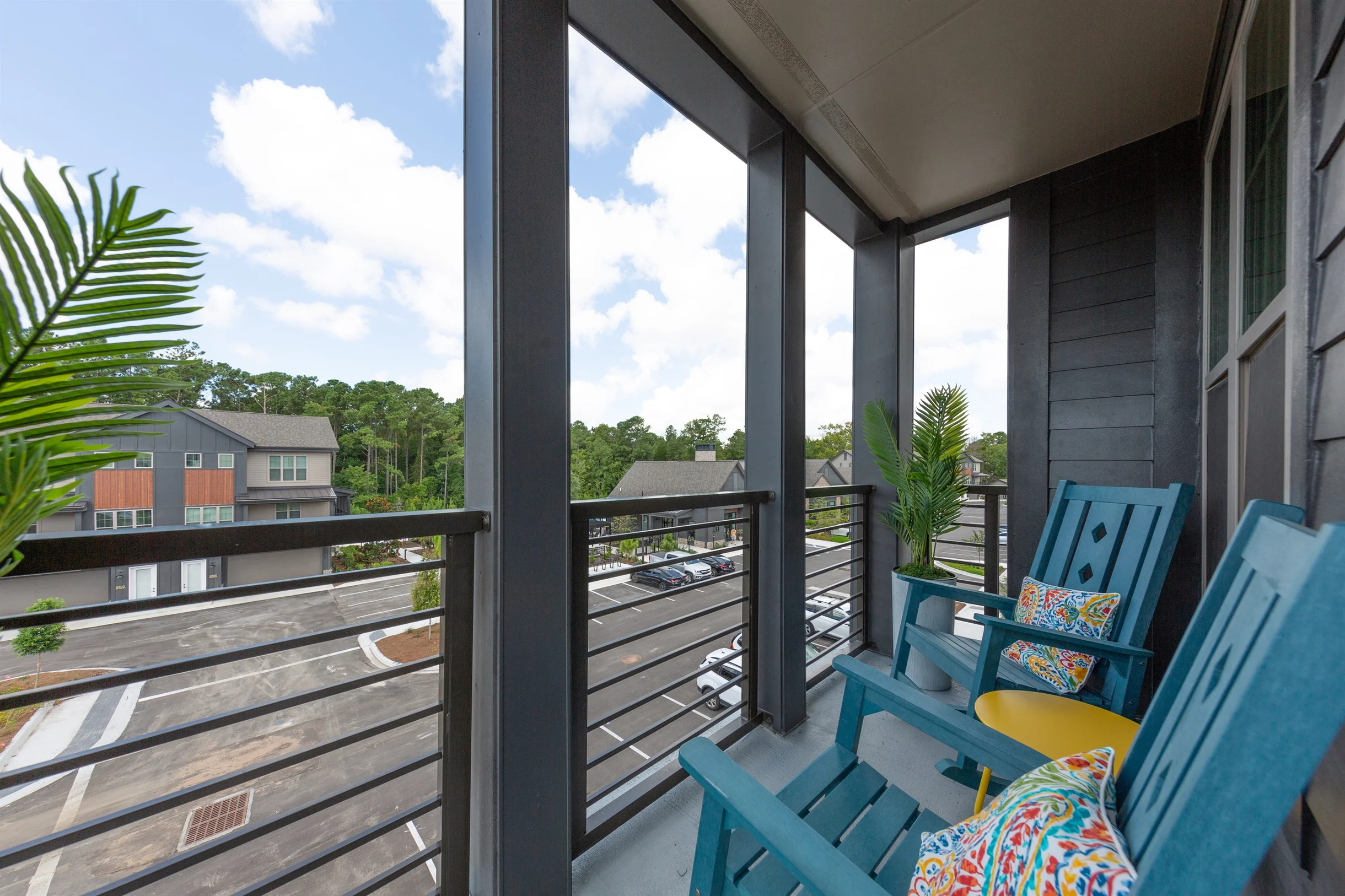 The Flamingo: Lush 2BR/2BA with Pool & Gym #24