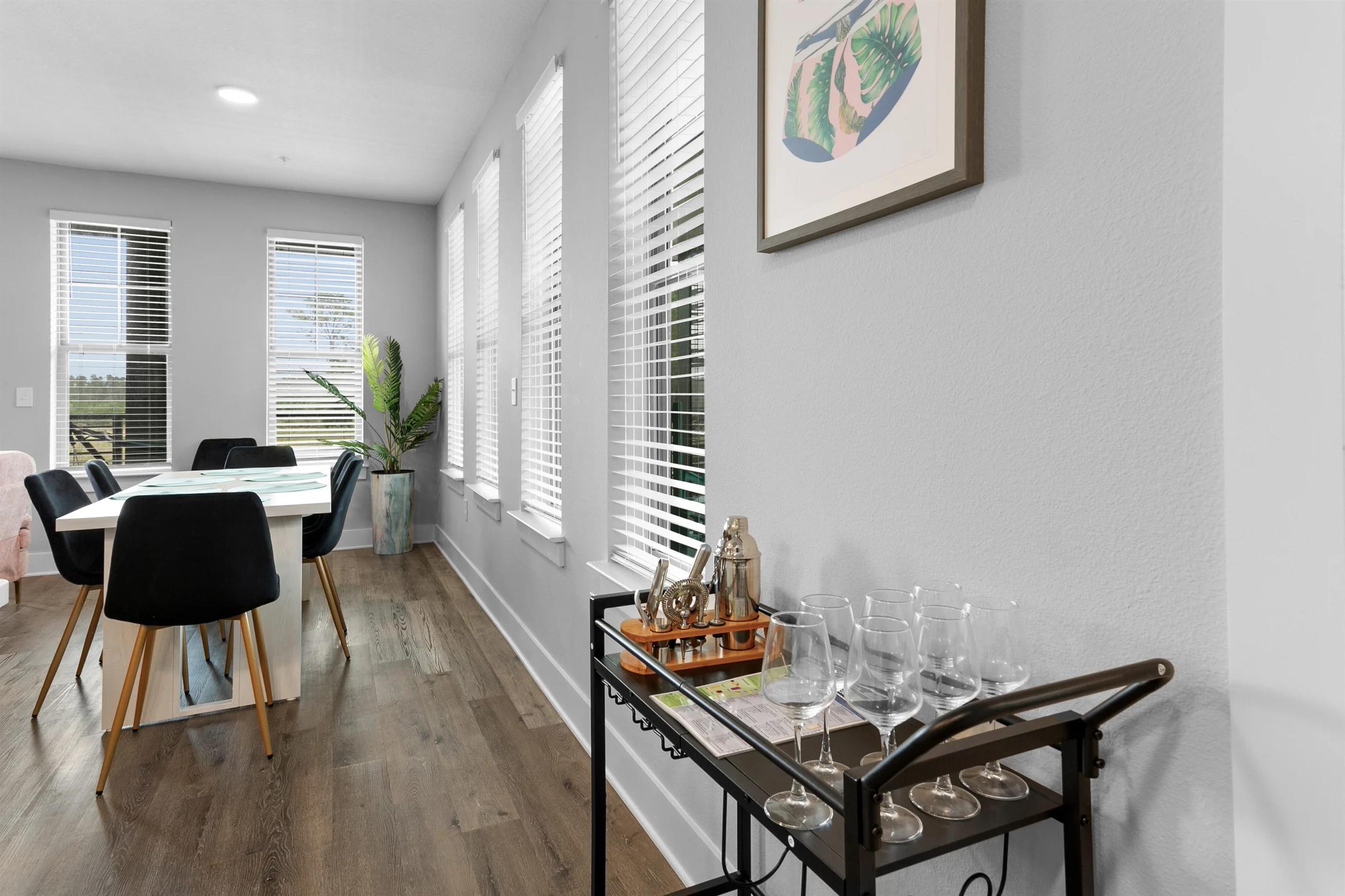 Luxury Oasis: Posh 3BR/2BA with Pool & Gym #43