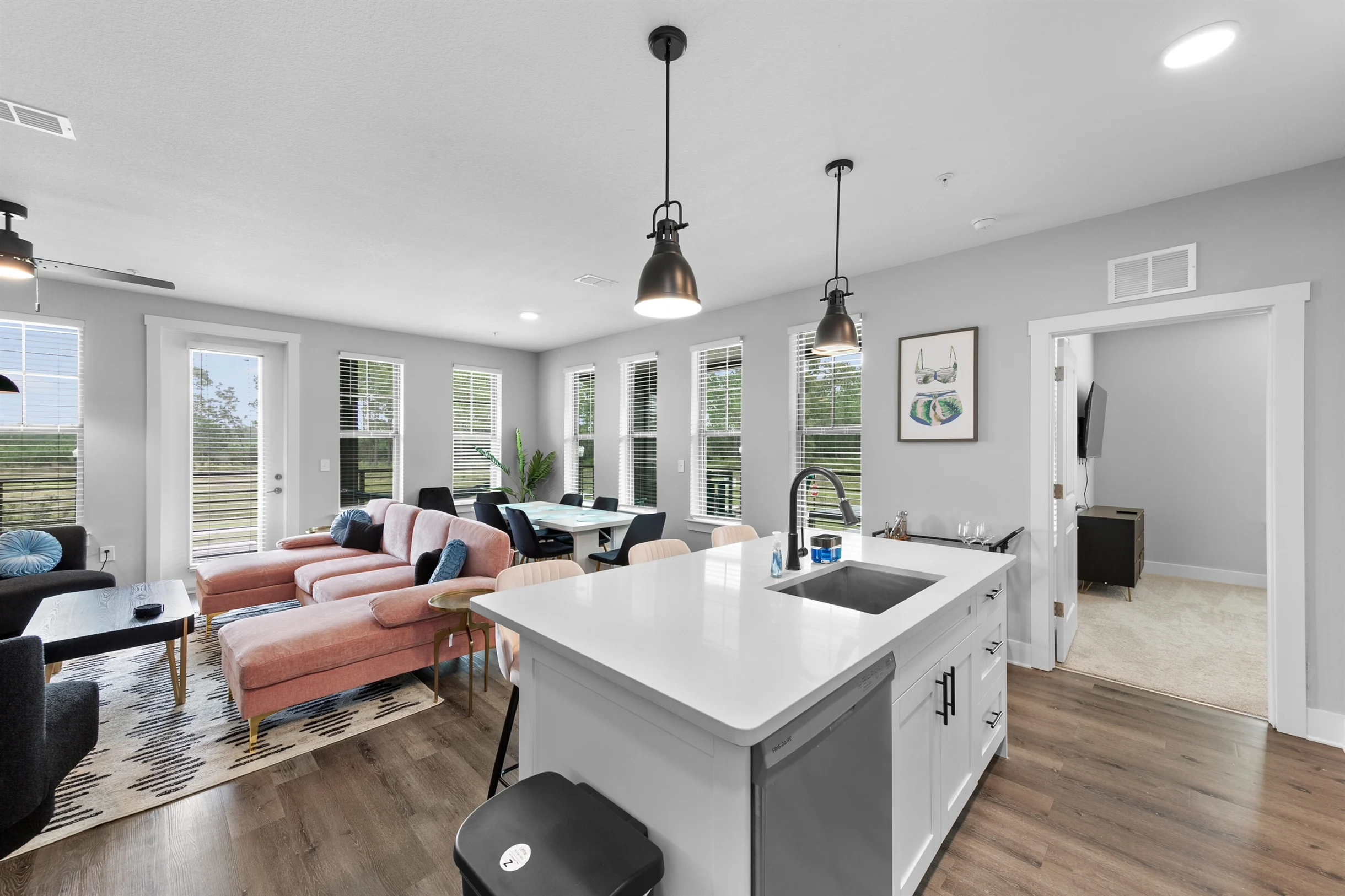 Luxury Oasis: Posh 3BR/2BA with Pool & Gym #2