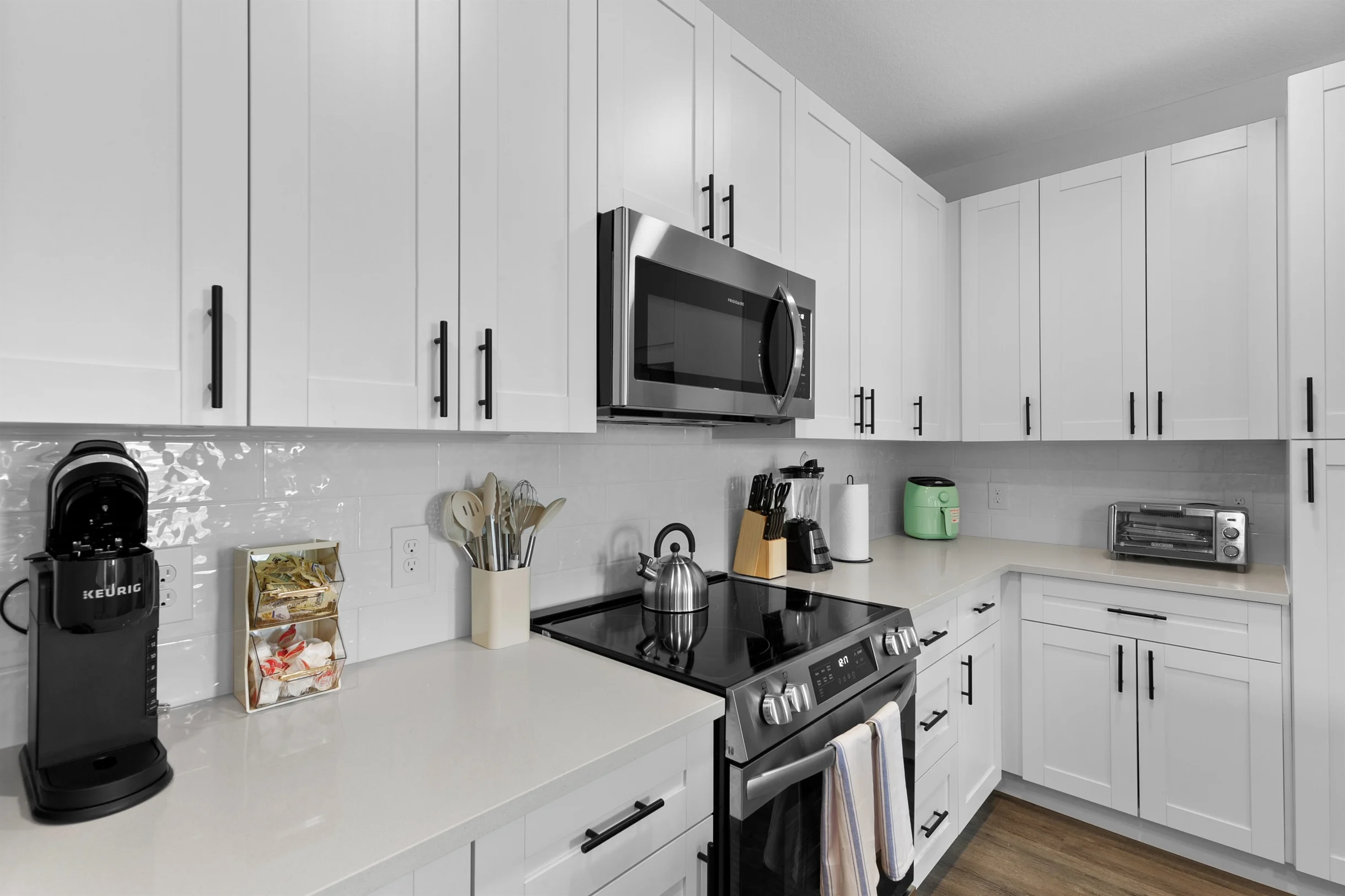 Luxury Oasis: Posh 3BR/2BA with Pool & Gym #64