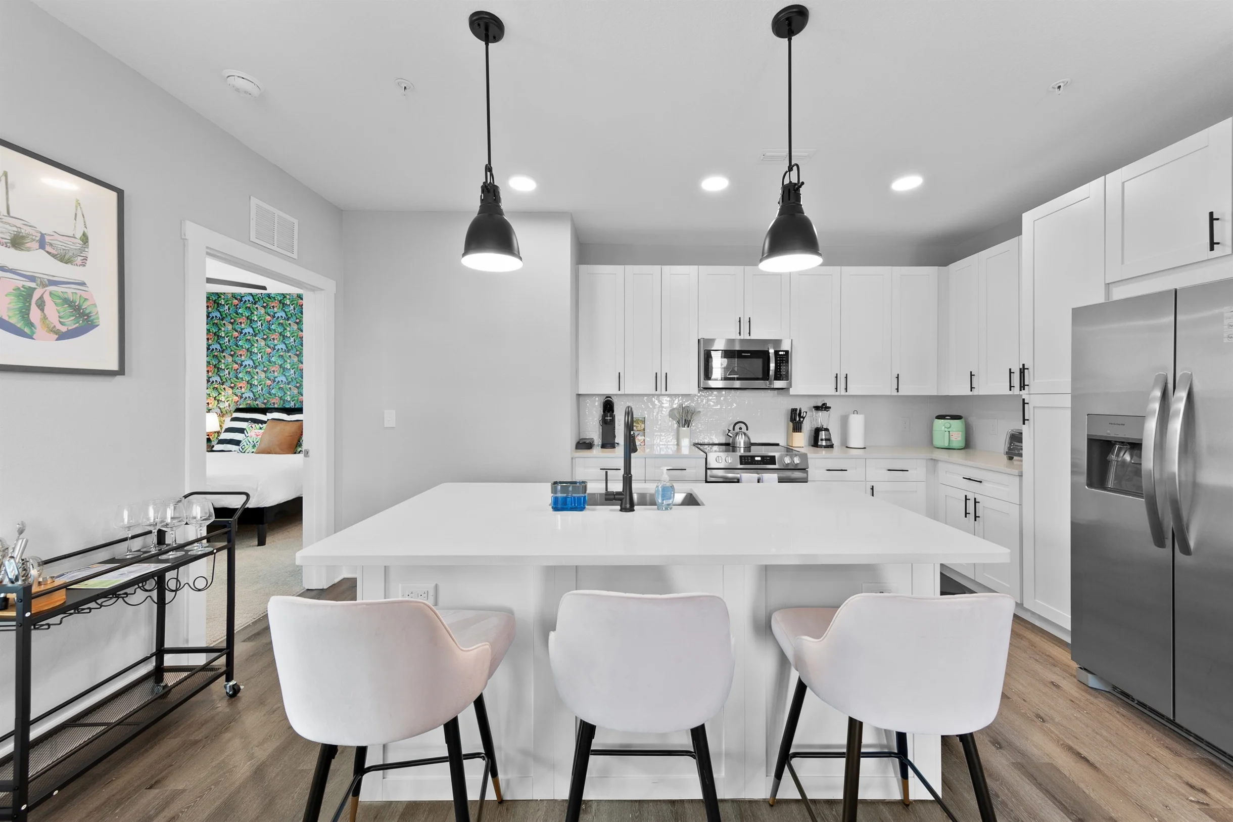 Luxury Oasis: Posh 3BR/2BA with Pool & Gym #8