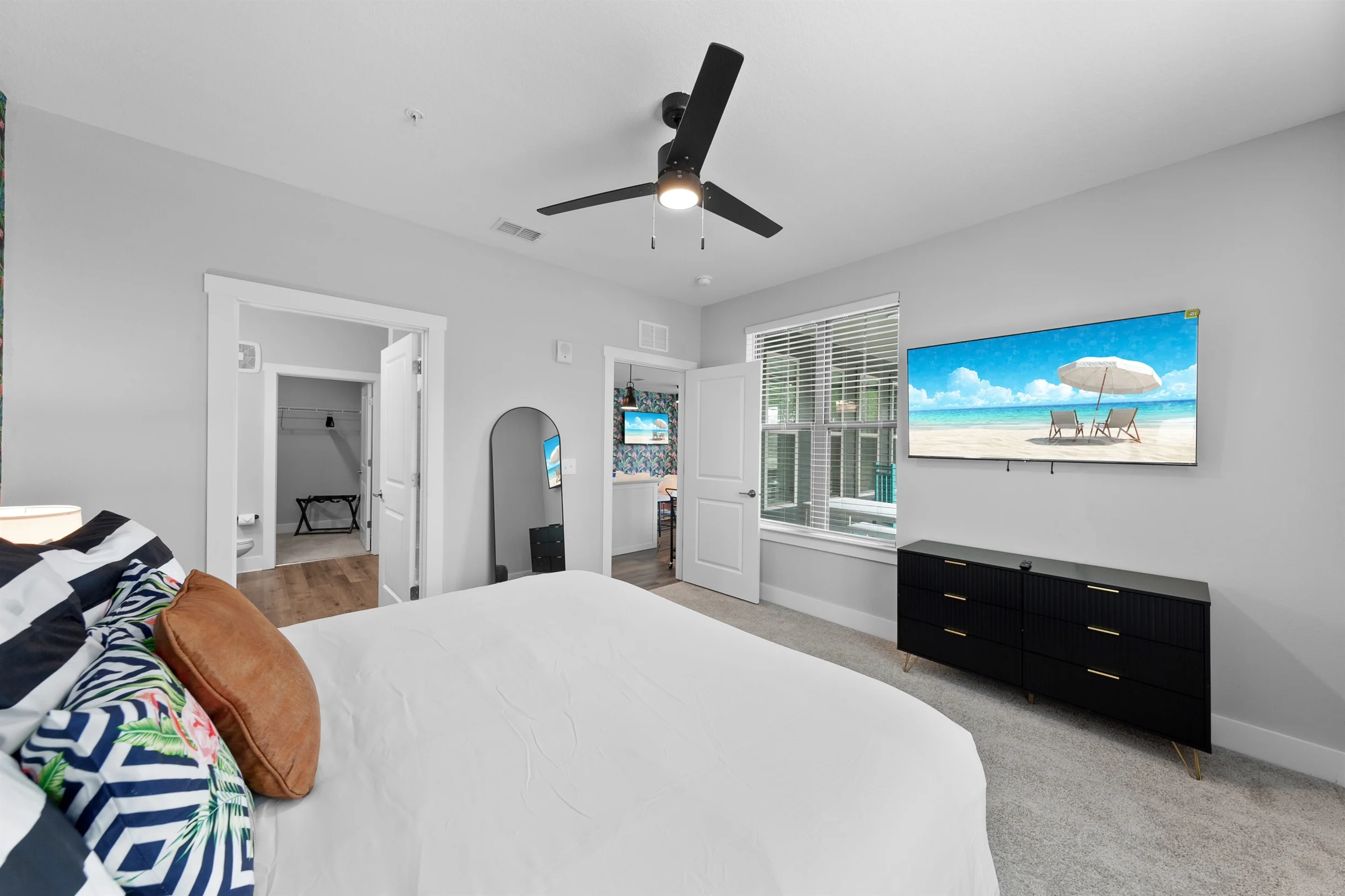Luxury Oasis: Posh 3BR/2BA with Pool & Gym #3
