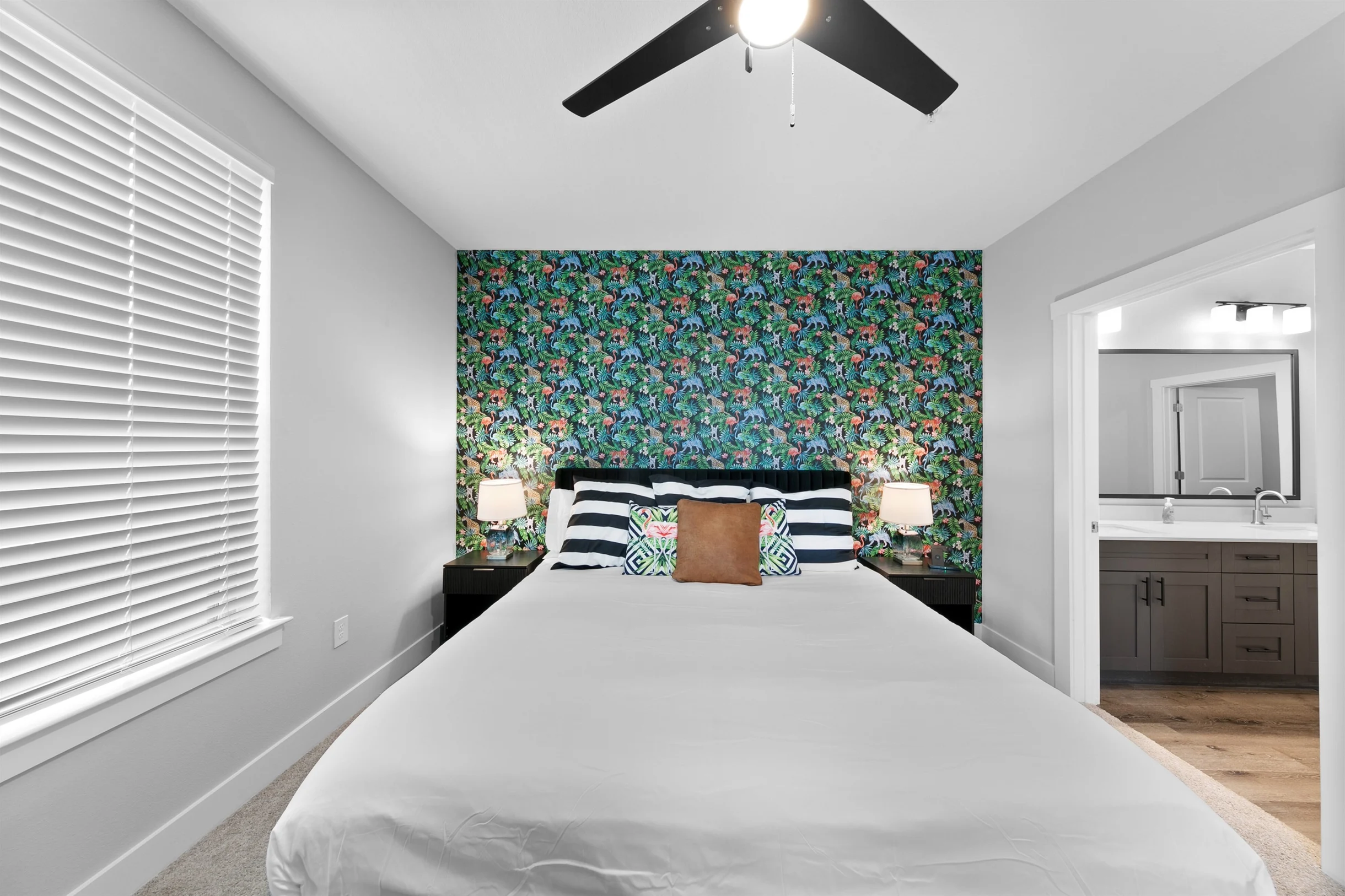 Luxury Oasis: Posh 3BR/2BA with Pool & Gym #24