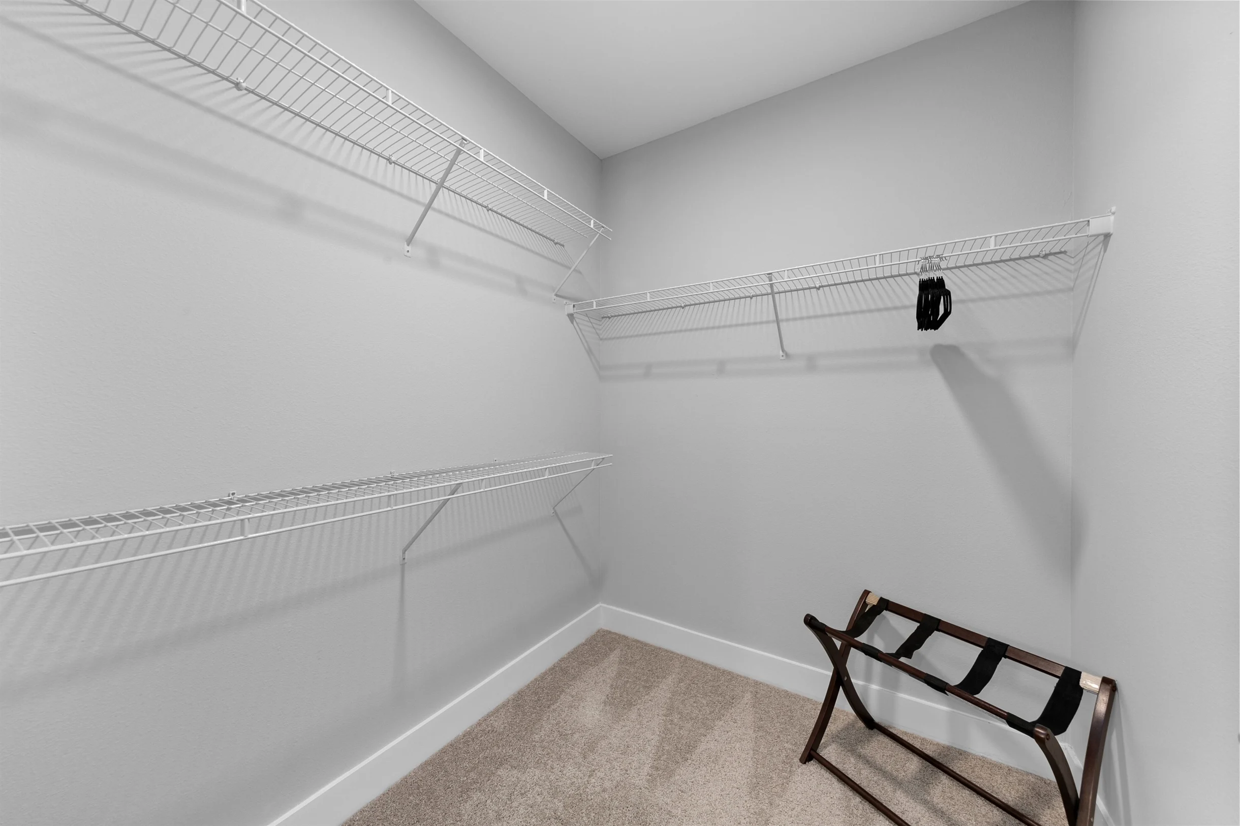 Luxury Oasis: Posh 3BR/2BA with Pool & Gym #76