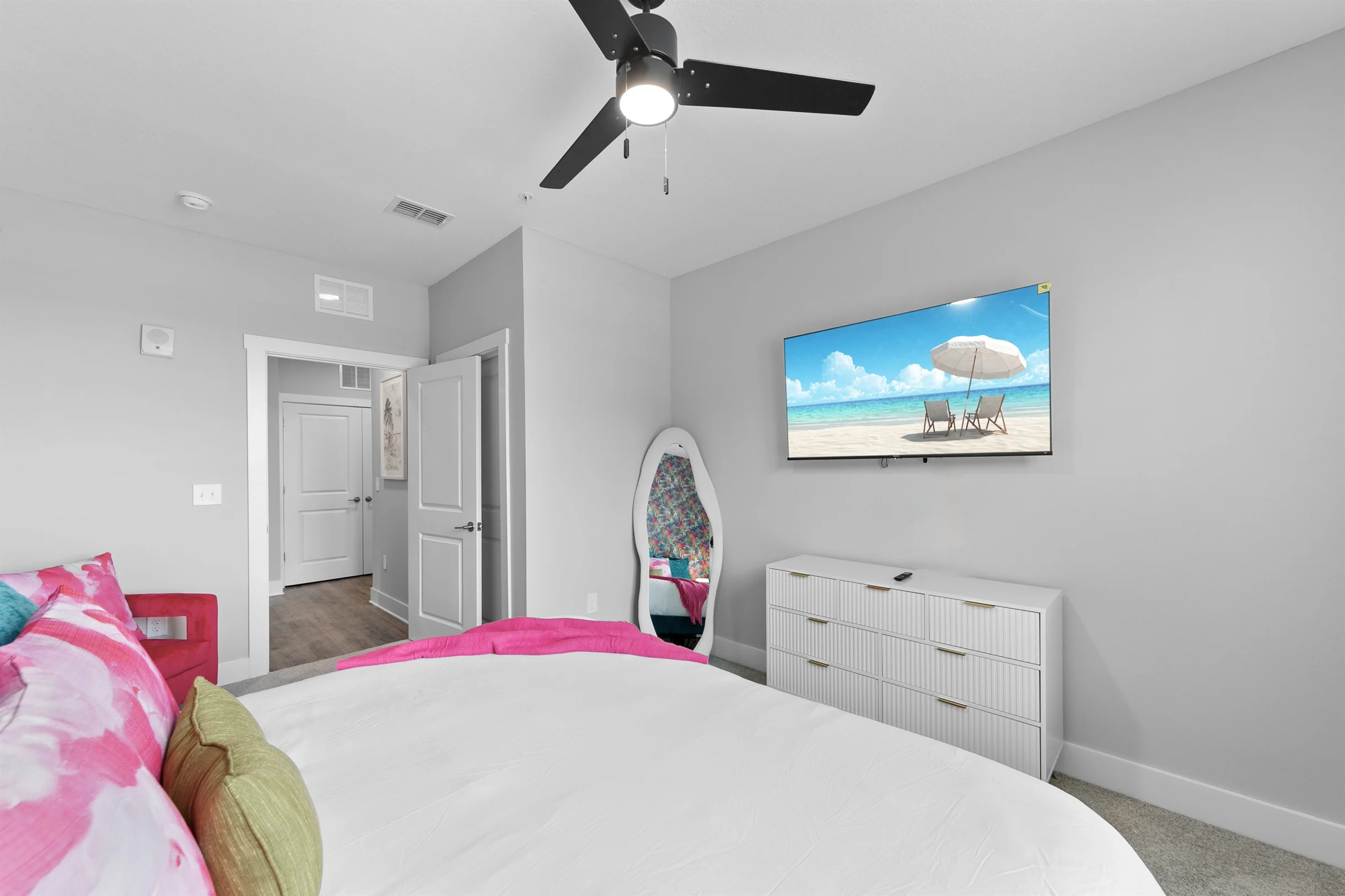 Luxury Oasis: Posh 3BR/2BA with Pool & Gym #1