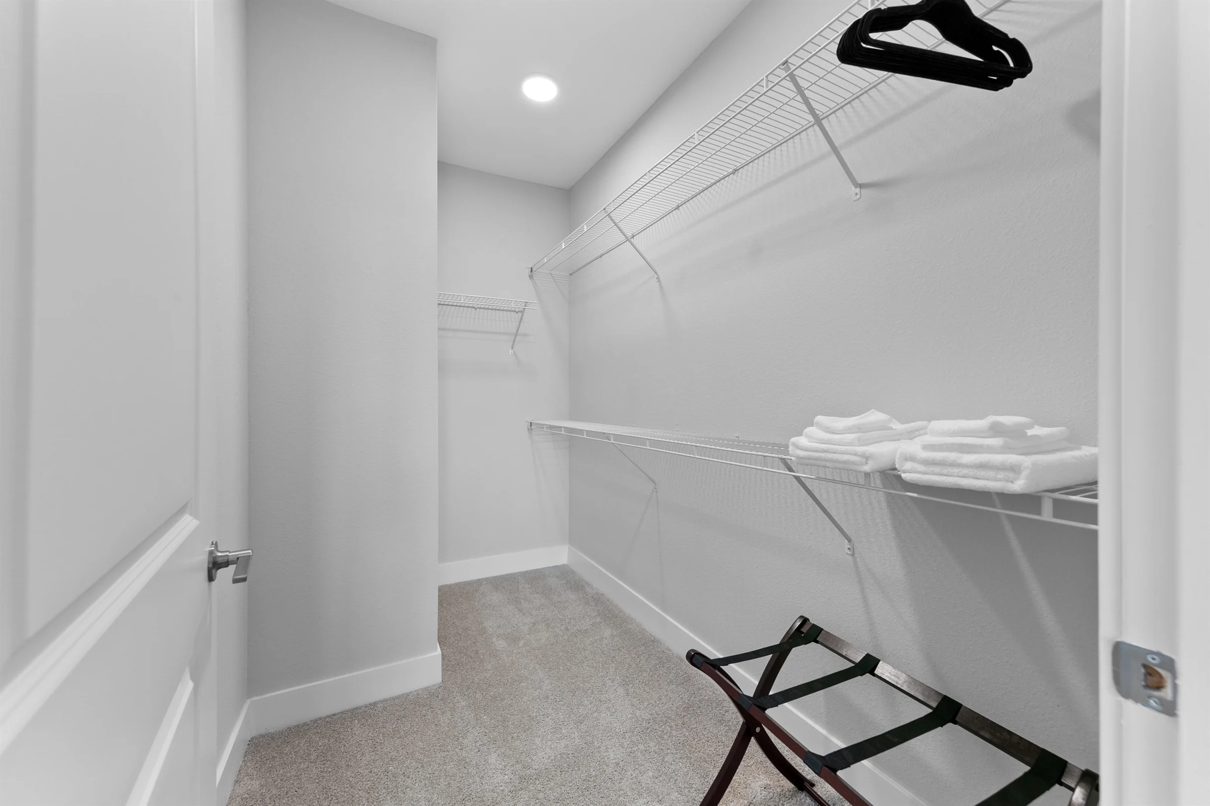 Luxury Oasis: Posh 3BR/2BA with Pool & Gym #68