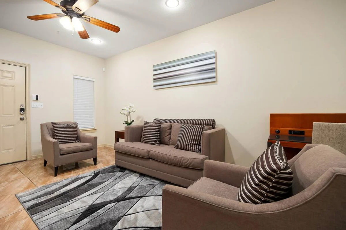 Home in Pharr property photo 2