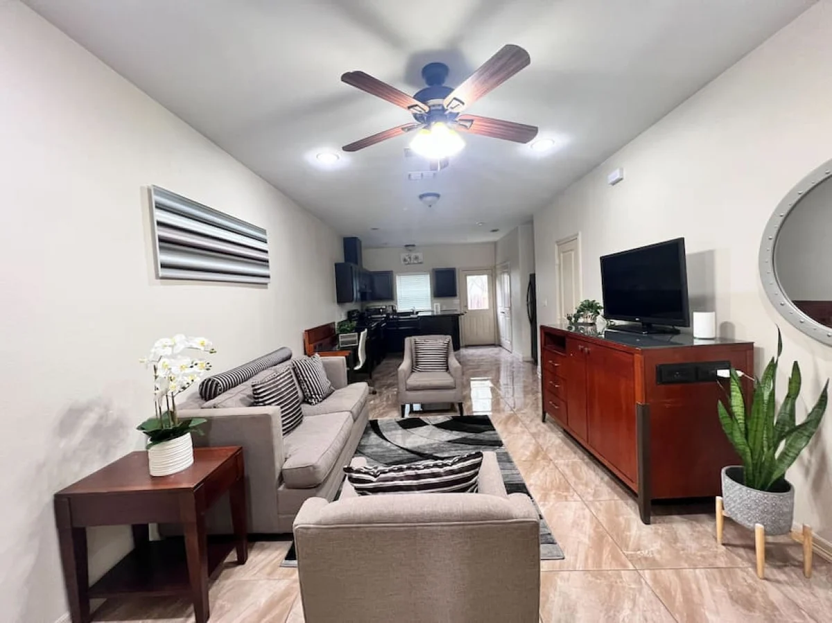 Home in Pharr property photo 2