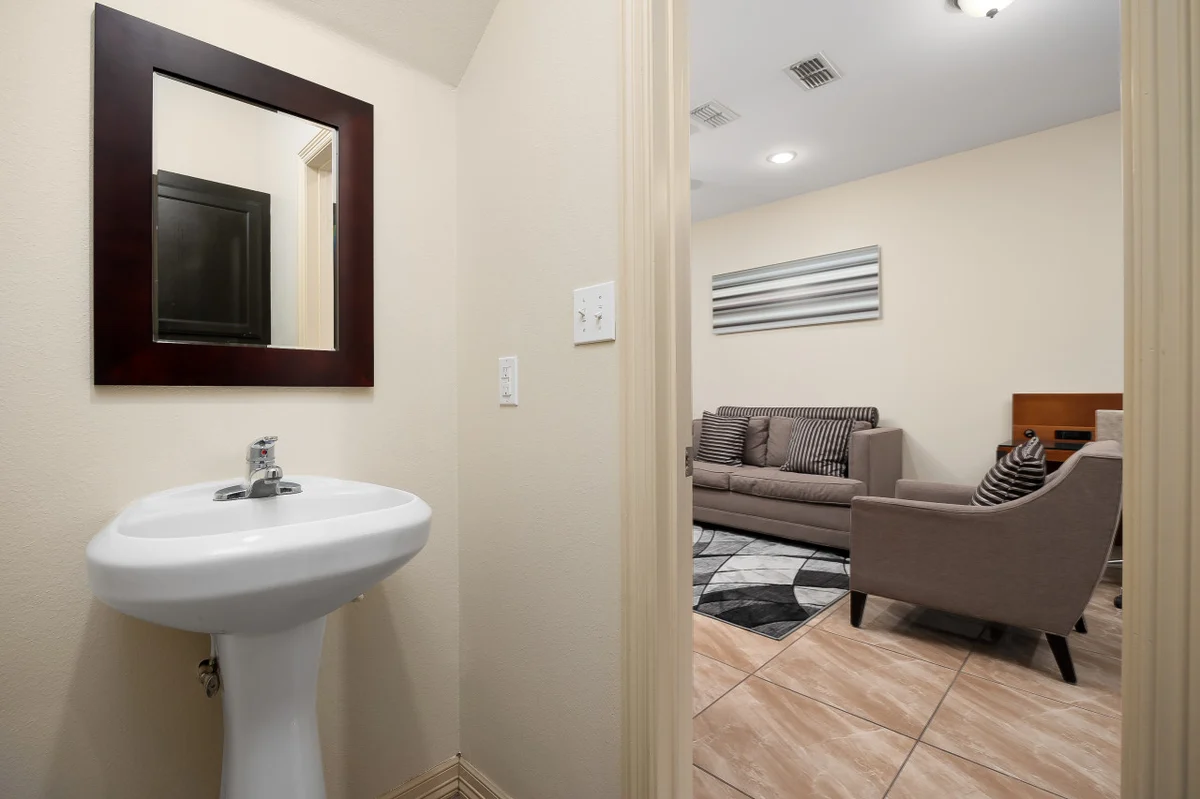 Home in Pharr property photo 4
