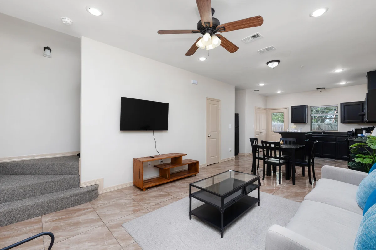 Home in Pharr property photo 2