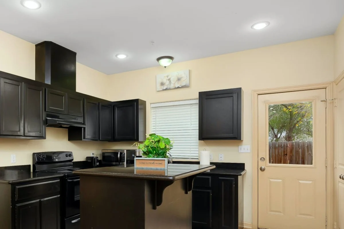 Home in Pharr property photo 3