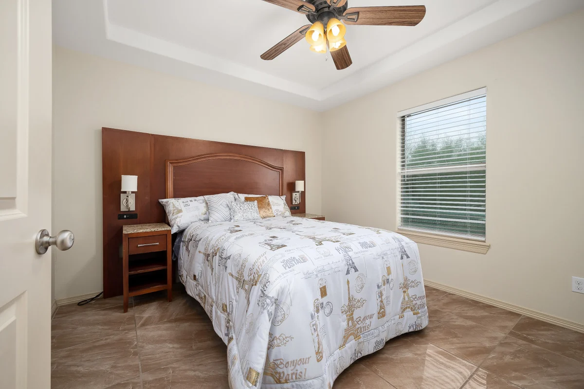 Bedroom 1 image 1