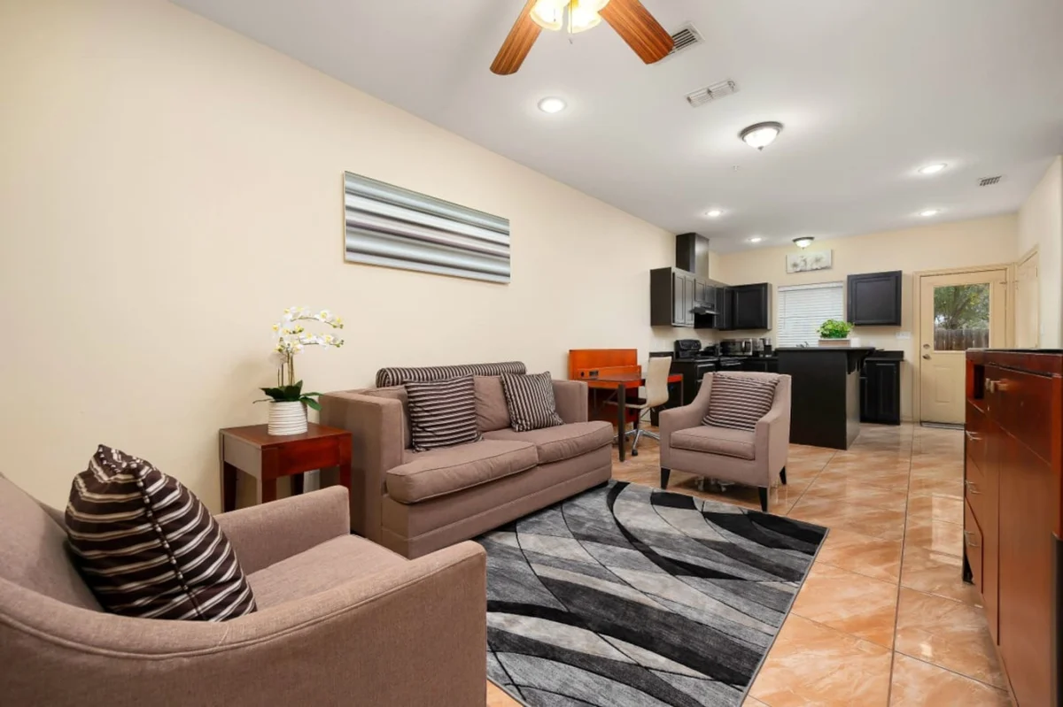 Home in Pharr property photo 2
