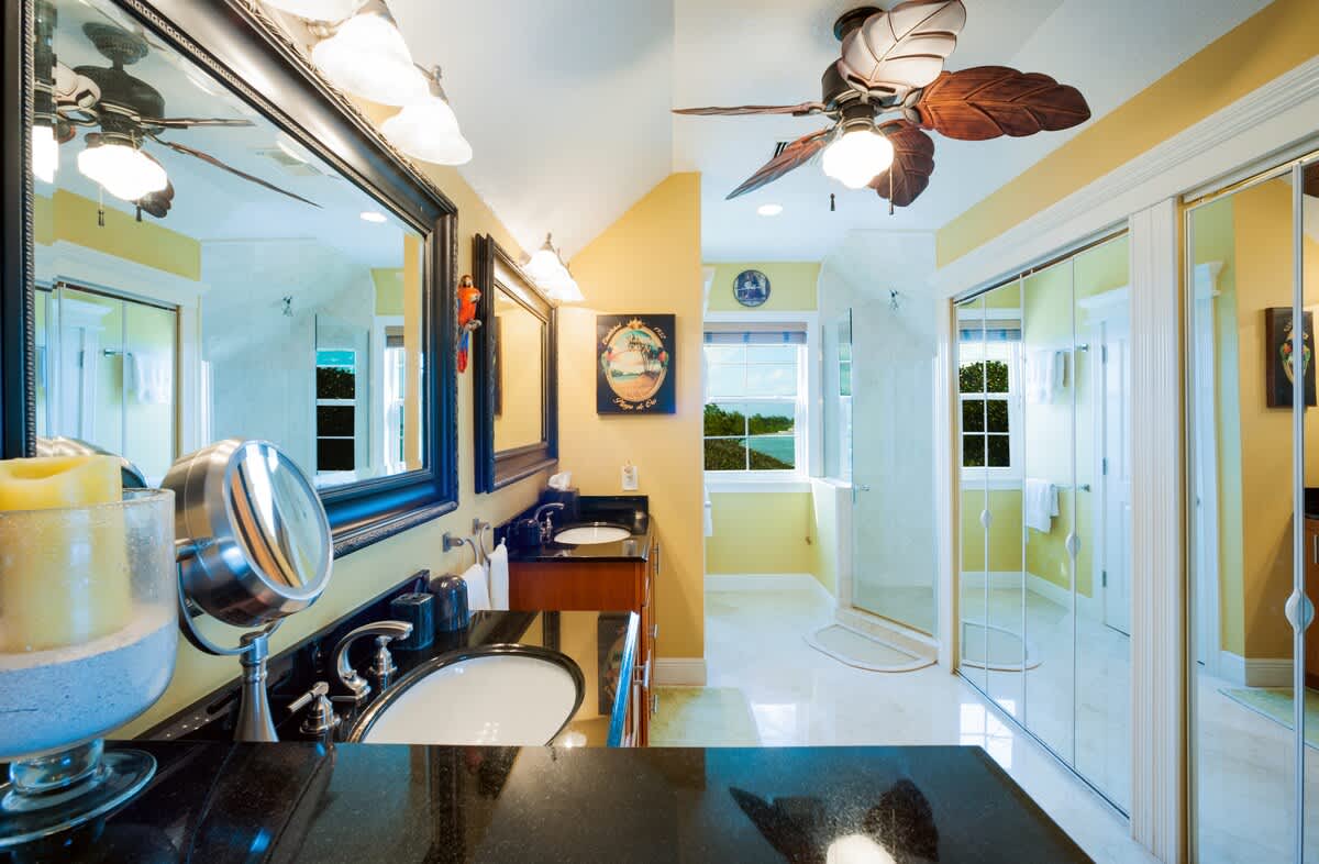 Parrot-ise Villa #15