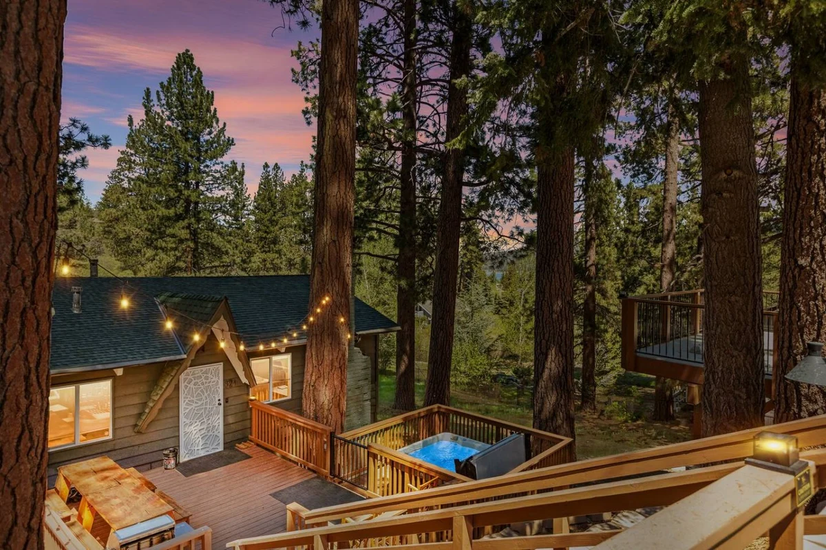 Village Hideout- Walk to Village & Lake, Hot Tub #61