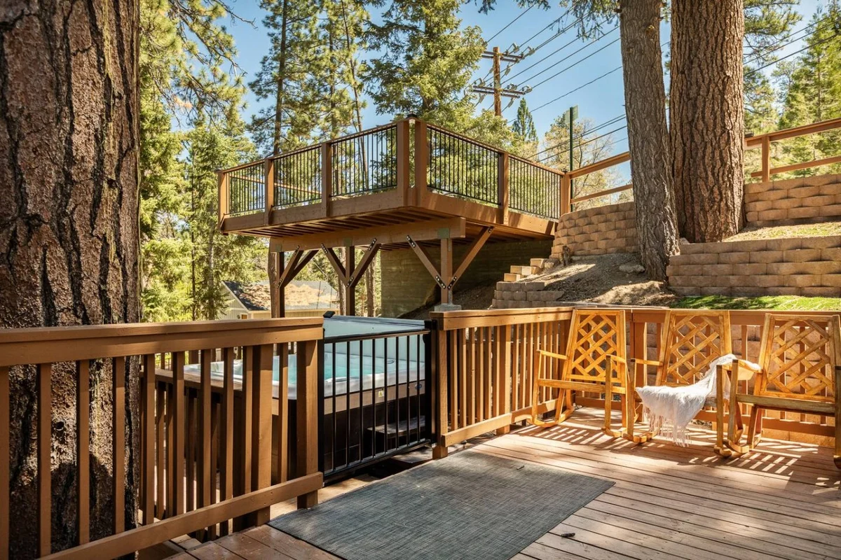 Village Hideout- Walk to Village & Lake, Hot Tub #78