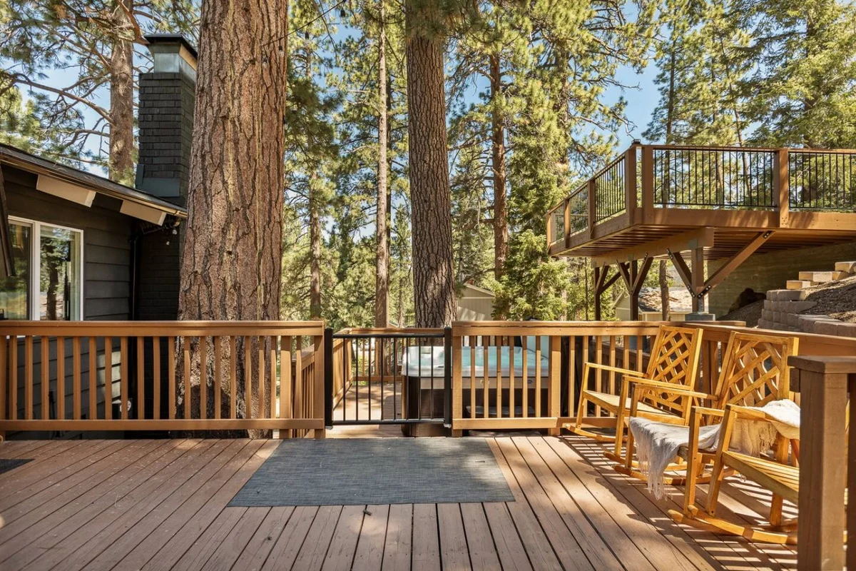 Village Hideout- Walk to Village & Lake, Hot Tub #84
