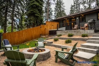 Serene Riverside Cabin: Hot Tub, Patio, Fire Pit #163