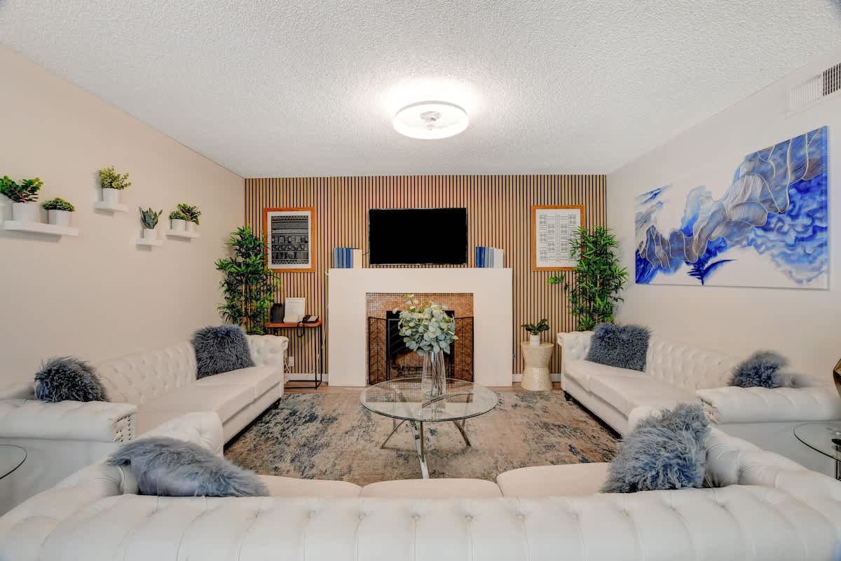 Home in Las Vegas property photo 2