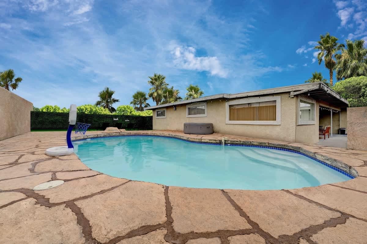 Home in Las Vegas property photo 2