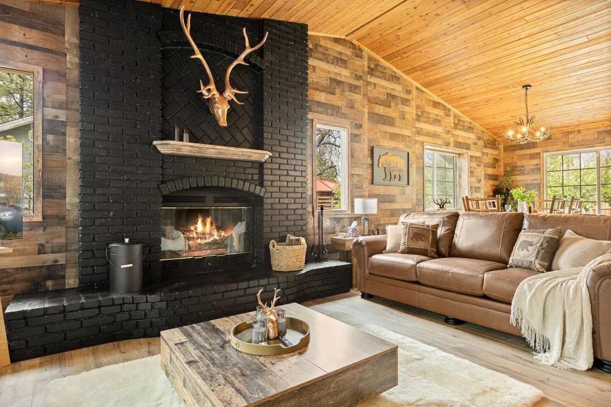 Designer Snow Queen Retreat | Mins to Zoo, Hot Tub #16