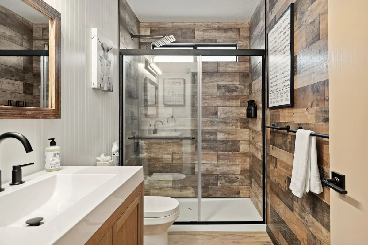 Designer Snow Queen Retreat | Mins to Zoo, Hot Tub #25