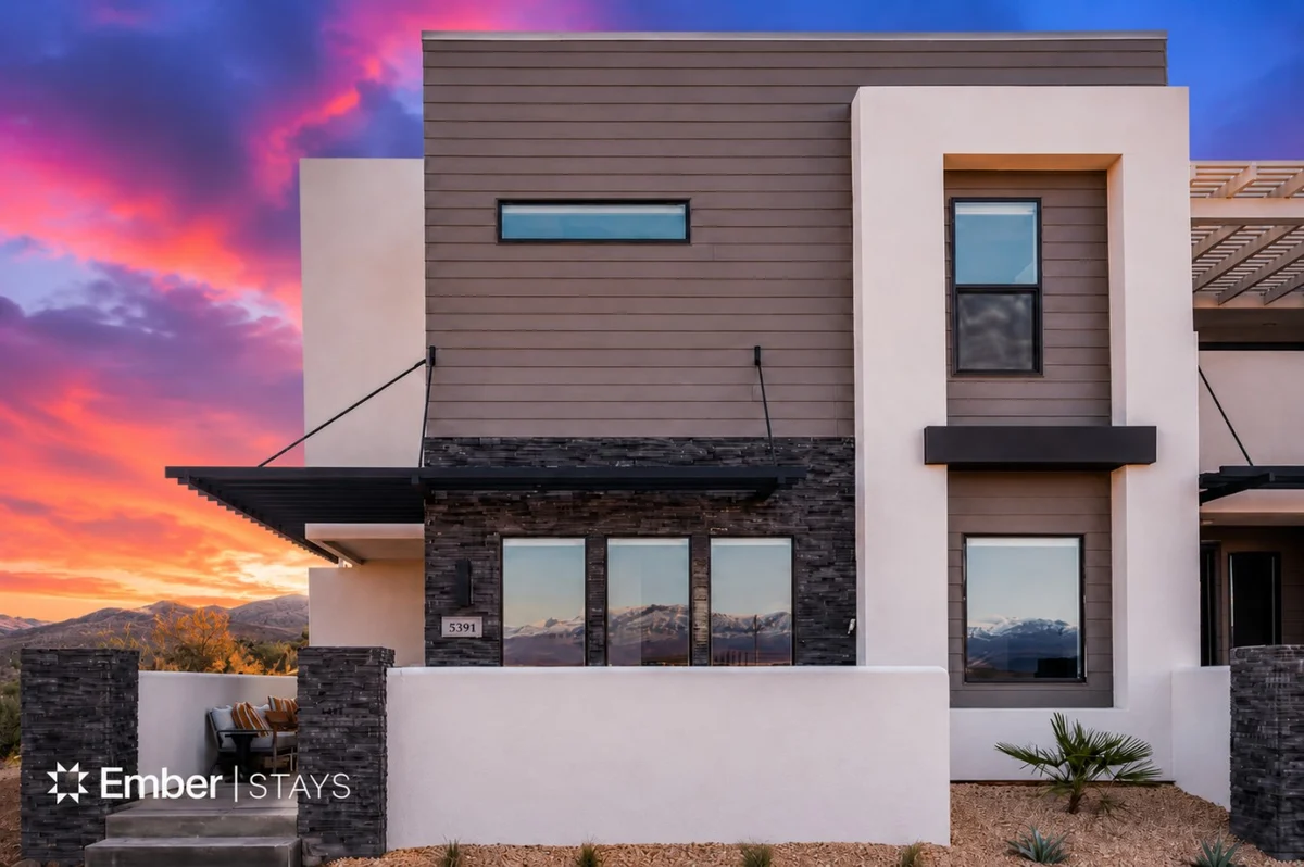 Desert Vista by Ember Stays #108