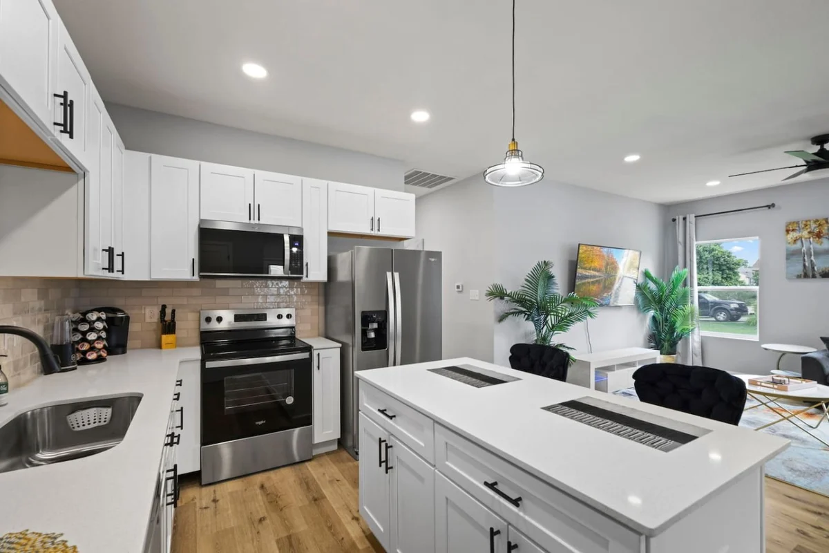 Home in Indianapolis property photo 3