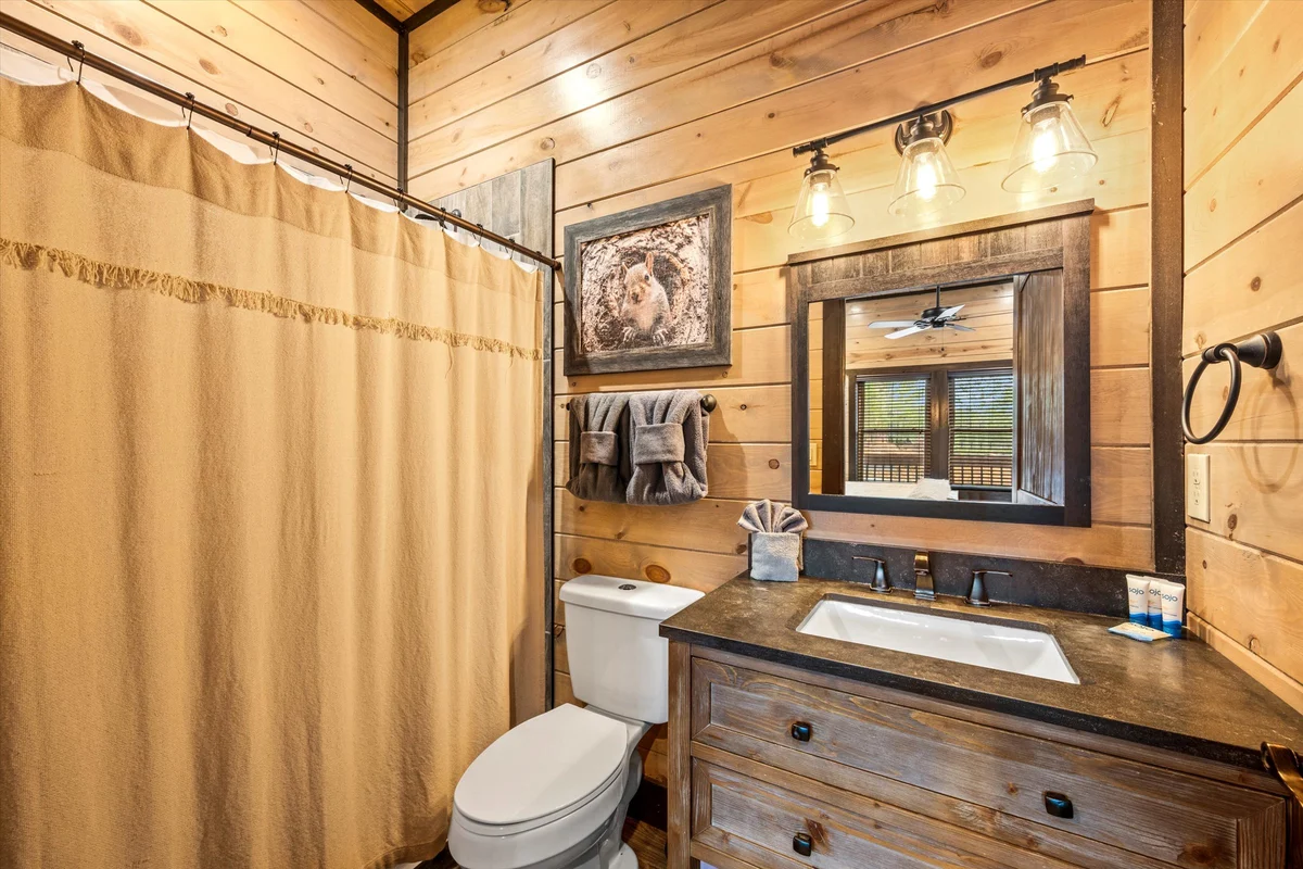 Majestic Pines Lodge #60