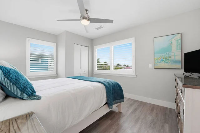 BEDROOM image 1