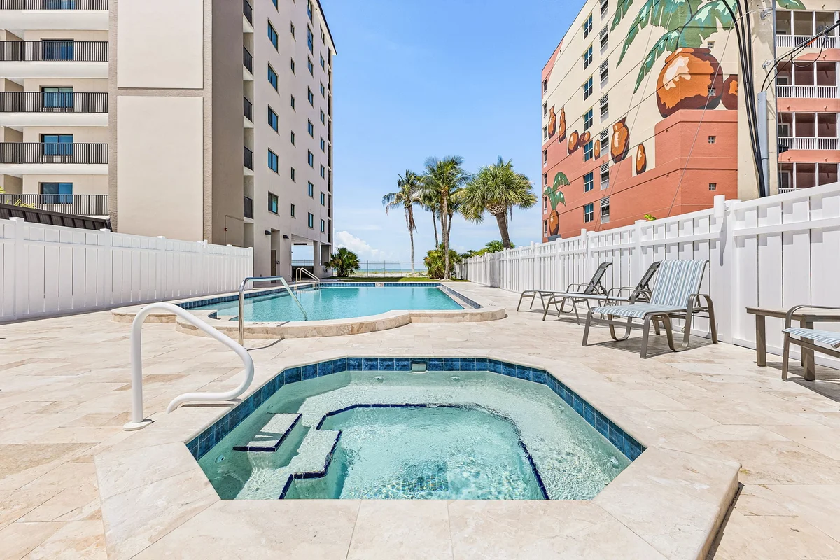 Condo in Fort Myers Beach property photo 4