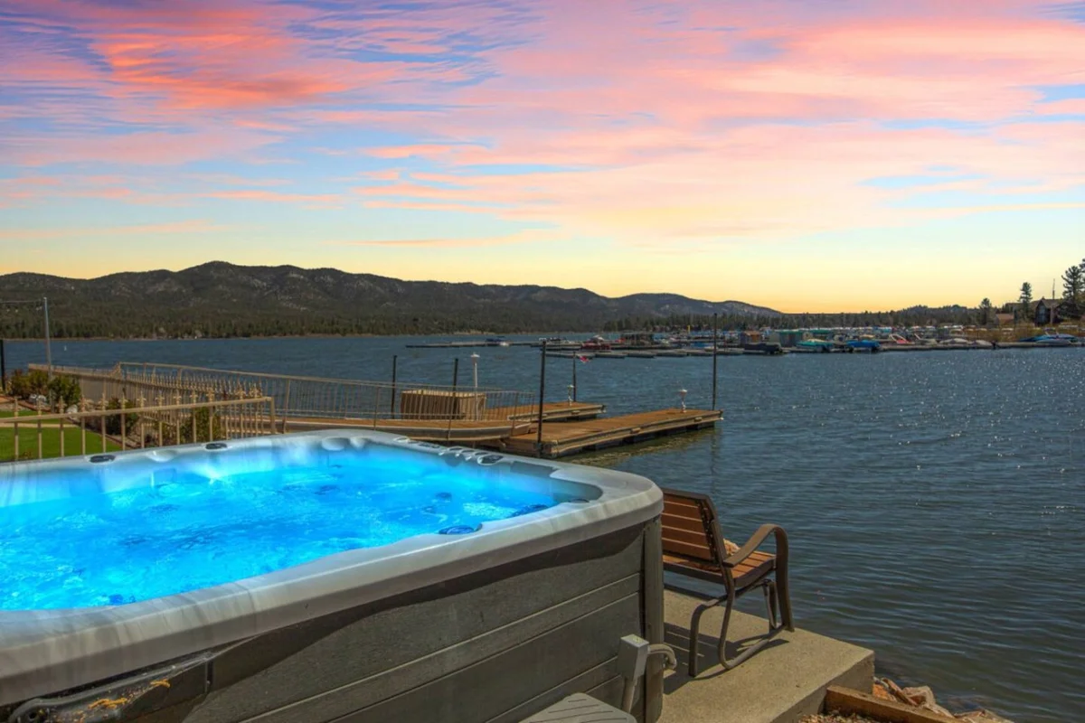 Lakefront Honey Bear, Private Dock & Hot Tub #80
