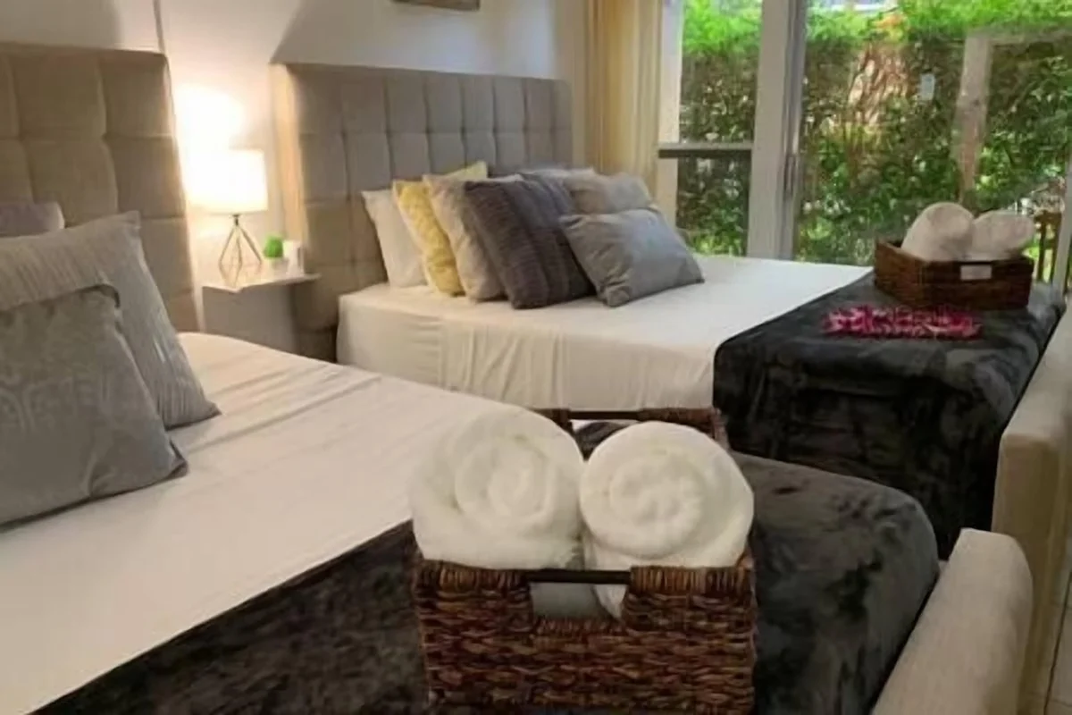 Steps to Beach Chic at Maui Banyan Resort property photo 5