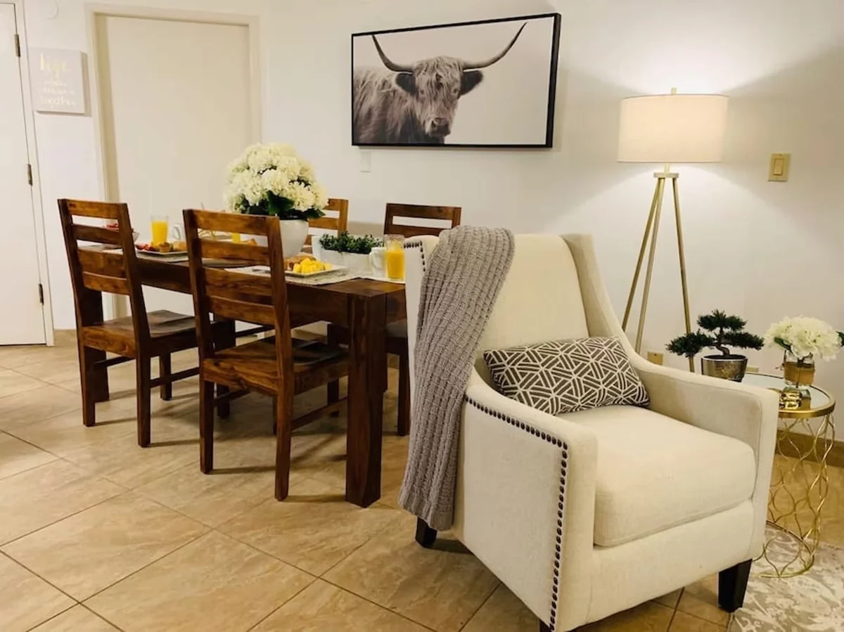 Steps to Beach Chic at Maui Banyan Resort property photo 2
