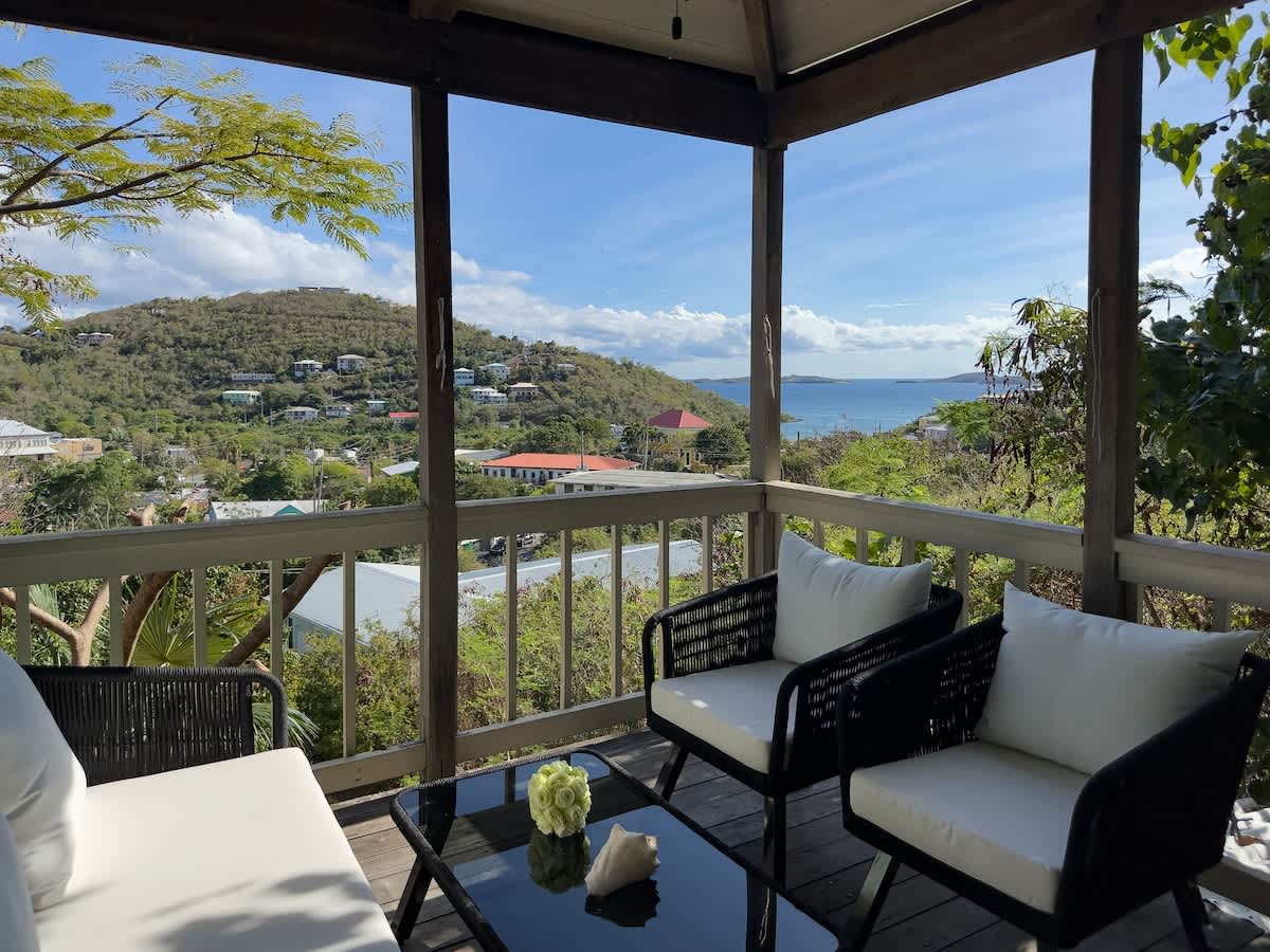 Oceanview Cottage, Walk to Beach & Restaurants property photo 2