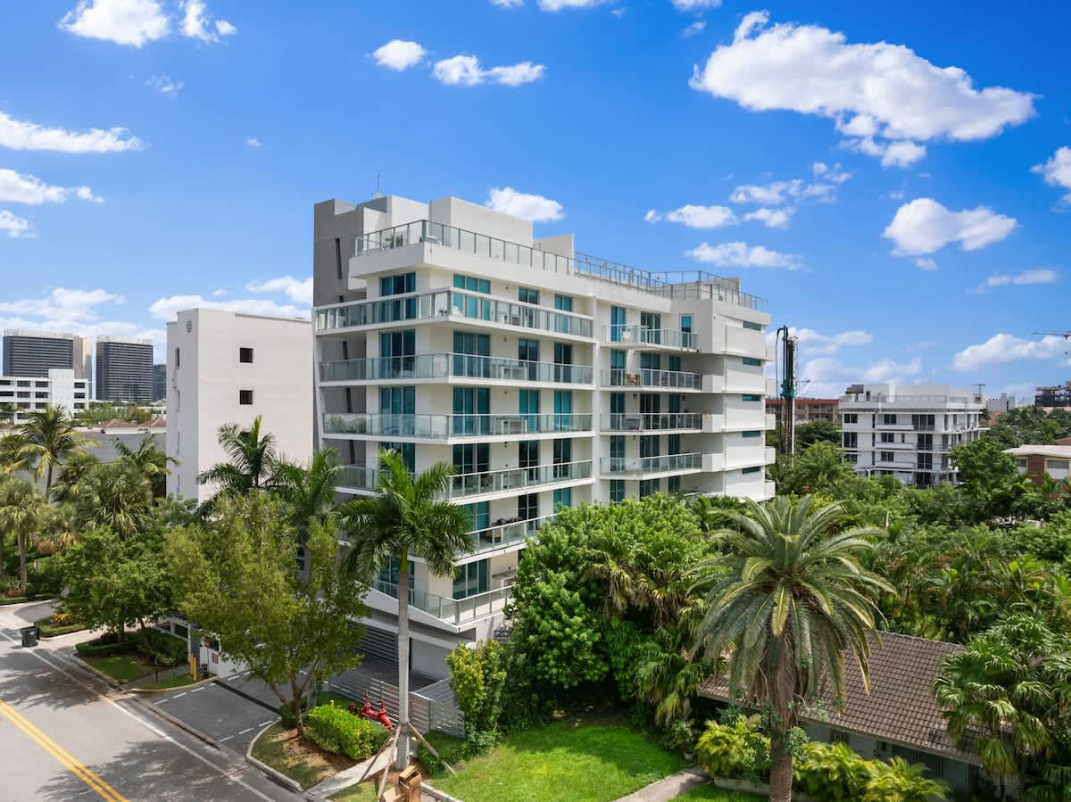 Condo in Bay Harbor Islands property photo 5