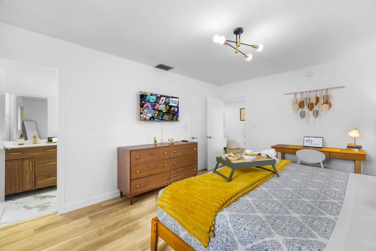 Home in Hollywood property photo 4