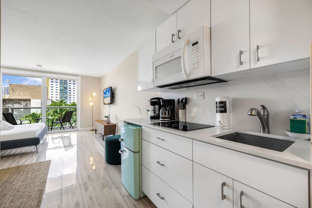Condo in Sunny Isles Beach property photo 3