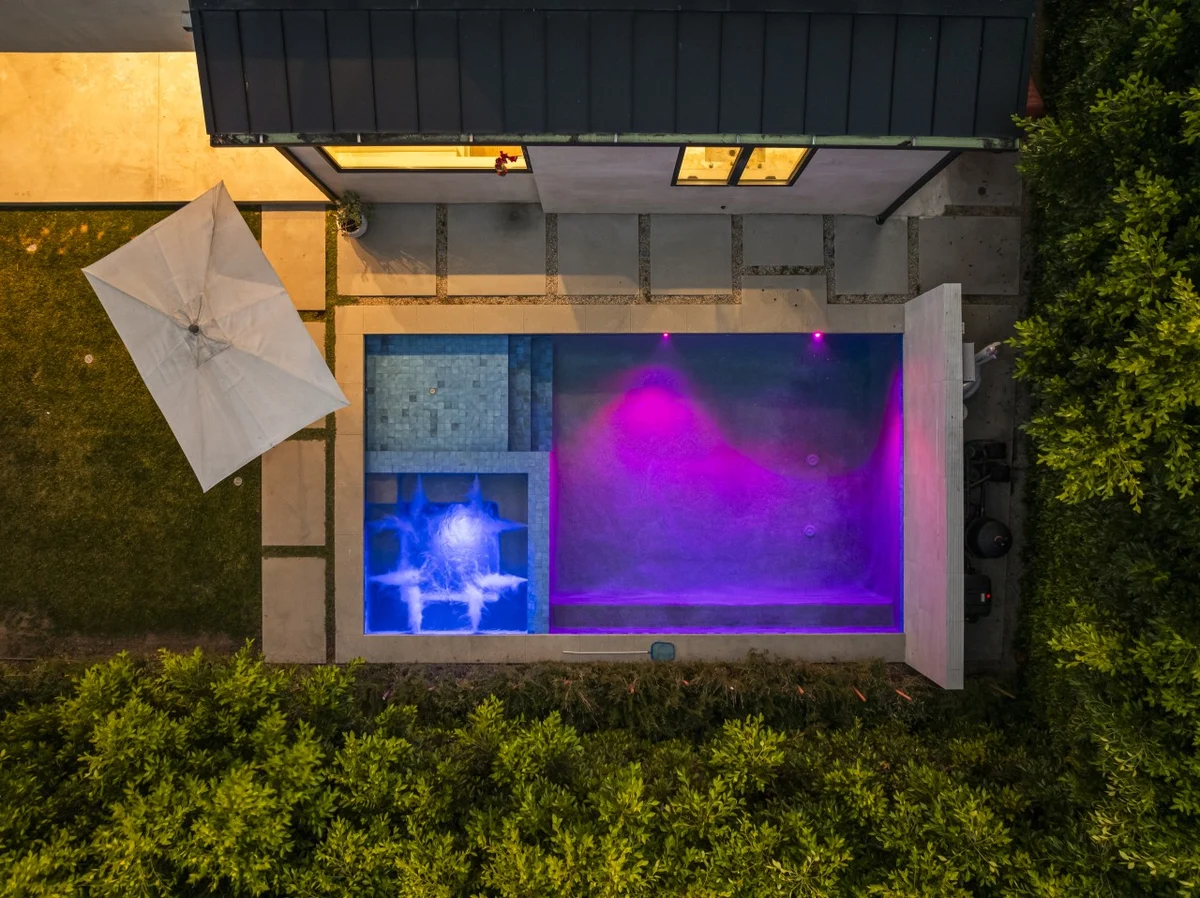 Home in Los Angeles property photo 4