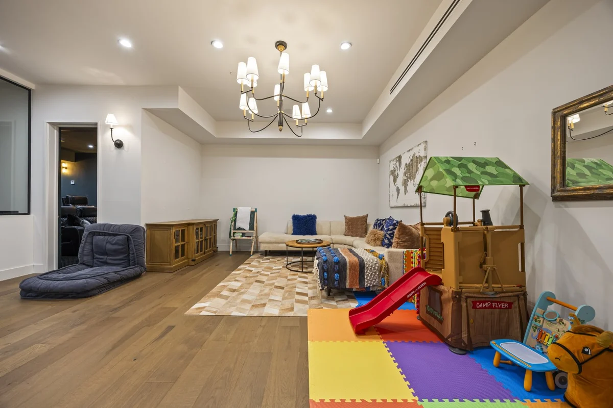 Home in Los Angeles property photo 30