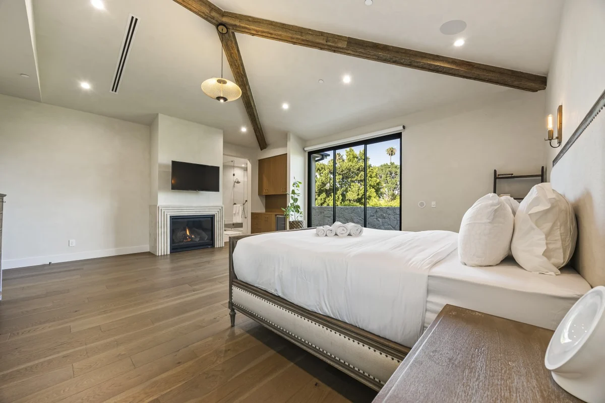 Home in Los Angeles property photo 25