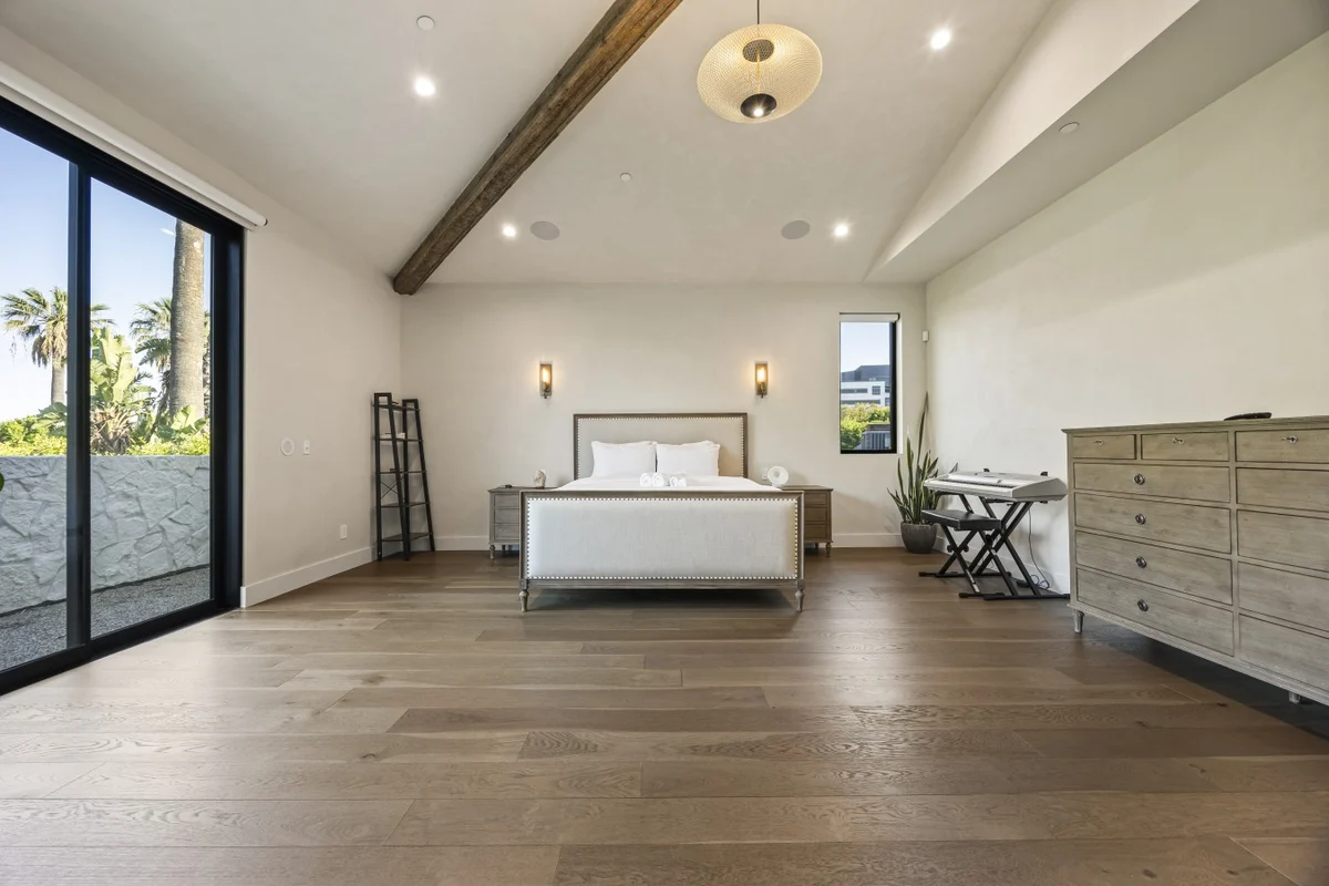 Home in Los Angeles property photo 46