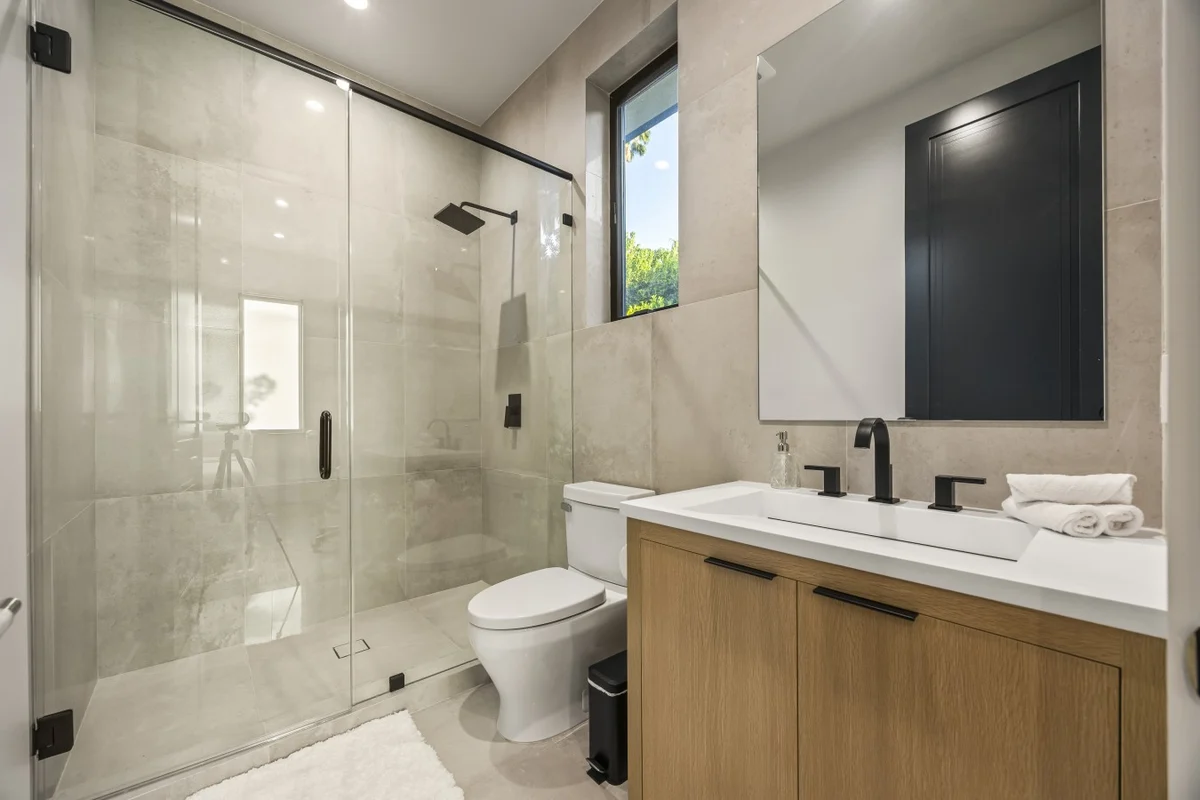 Home in Los Angeles property photo 33